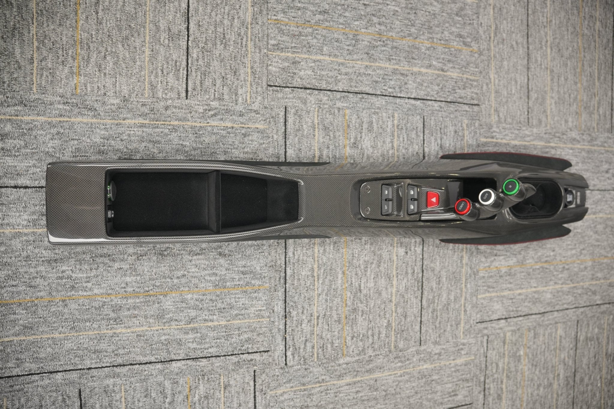 Pista Style Centre Console for Ferrari GTB / Spyder (LHD & RHD) Aftermarket Carbon Fiber Part / Bodykit - Robot Bodykits