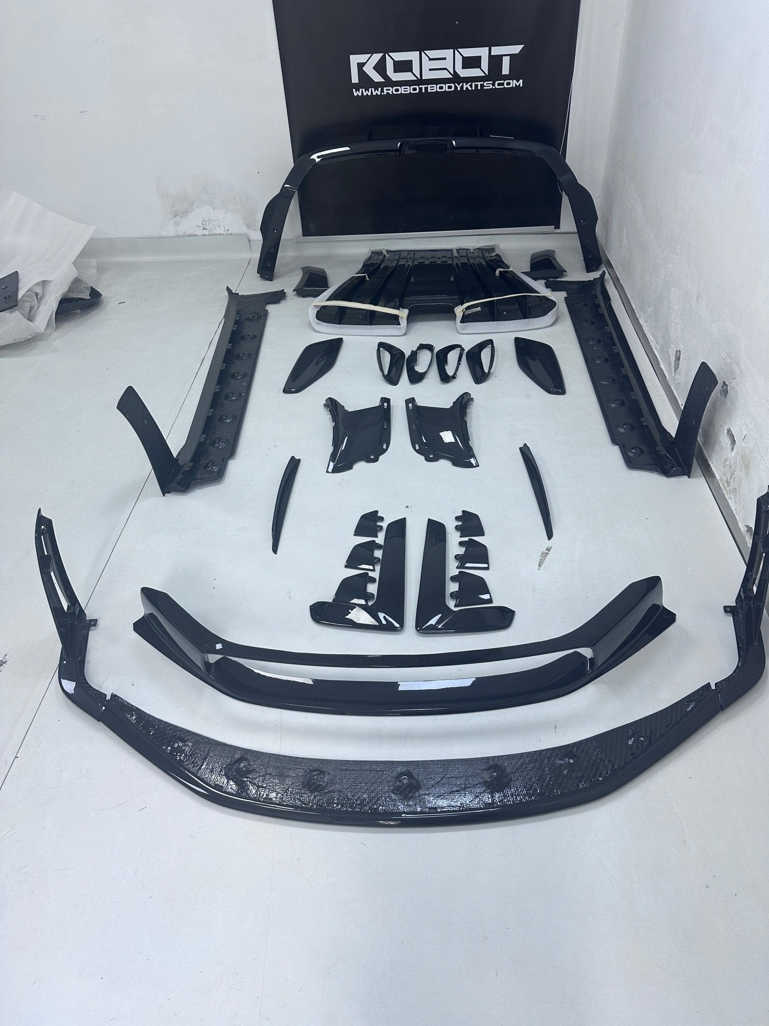 Porsche 992 GT3 RS Plastic OEM Dry - Carbon Replacement Kit Aftermarket Carbon Fiber Part / Bodykit - Robot Bodykits