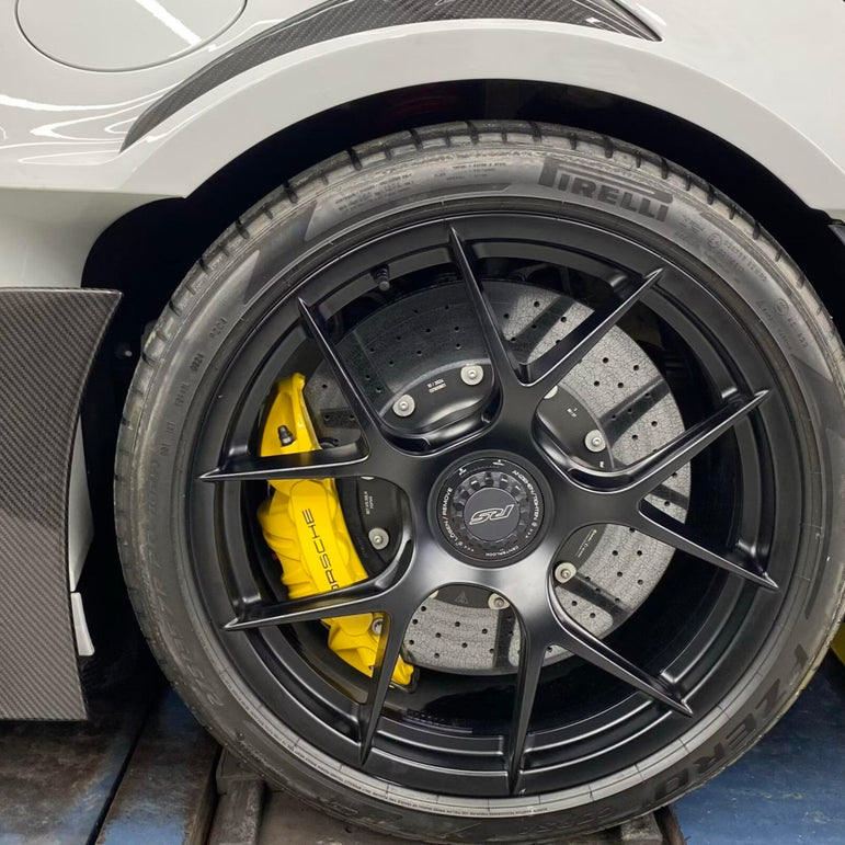 Porsche 992 GT3 RS Plastic OEM Dry-Carbon Replacement Kit Aftermarket Carbon Fiber Part / Bodykit - Robot Bodykits