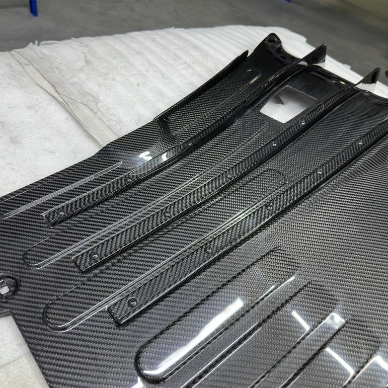 Porsche 992 GT3 RS Plastic OEM Dry-Carbon Replacement Kit Aftermarket Carbon Fiber Part / Bodykit - Robot Bodykits