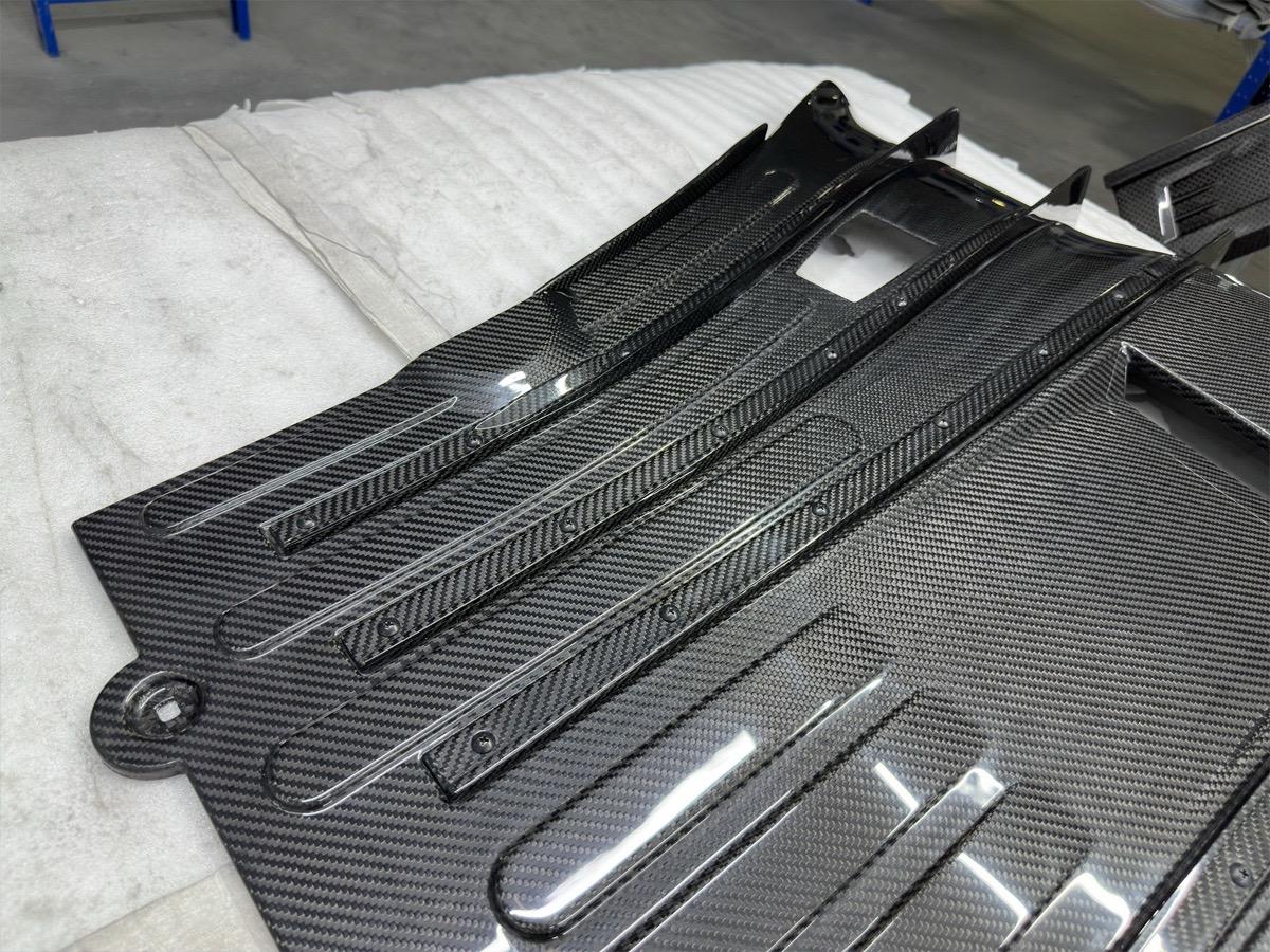 Porsche 992 GT3 RS Plastic OEM Dry-Carbon Replacement Kit Aftermarket Carbon Fiber Part / Bodykit - Robot Bodykits