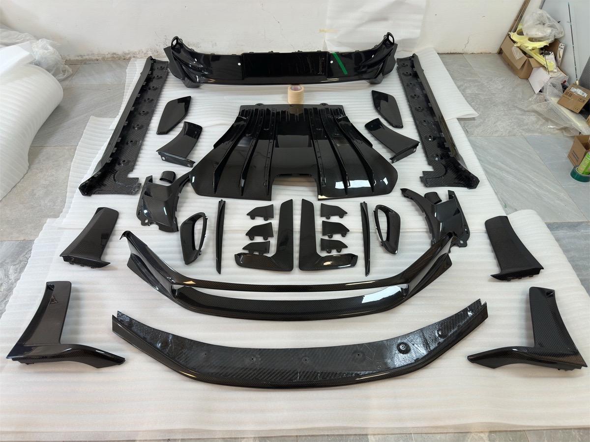 Porsche 992 GT3 RS Plastic OEM Dry-Carbon Replacement Kit Aftermarket Carbon Fiber Part / Bodykit - Robot Bodykits