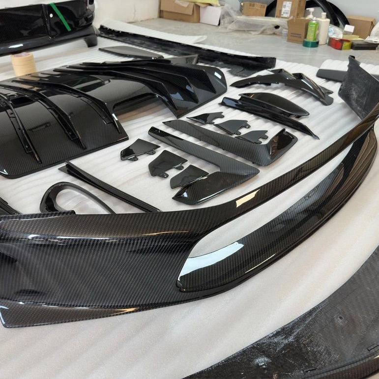 Porsche 992 GT3 RS Plastic OEM Dry-Carbon Replacement Kit Aftermarket Carbon Fiber Part / Bodykit - Robot Bodykits