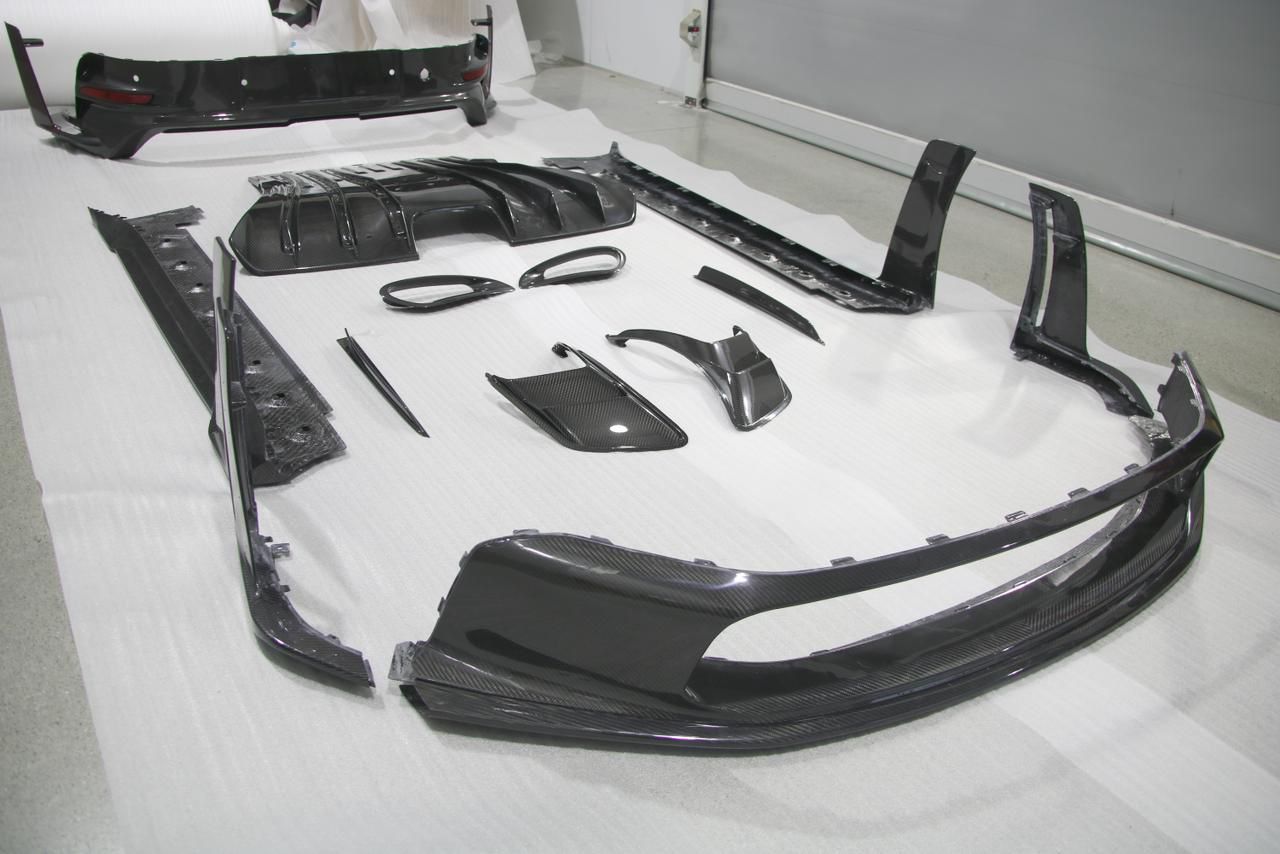 Porsche 992 GT3 RS Plastic OEM Dry - Carbon Replacement Kit Aftermarket Carbon Fiber Part / Bodykit - Robot Bodykits