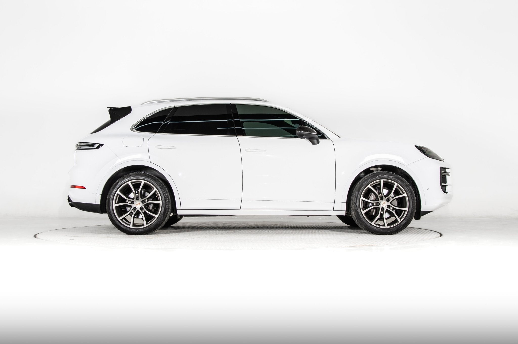 Porsche Cayenne 9Y0.2 (2024+) Turbo Body Kit – Plus DRL Package Aftermarket Carbon Fiber Part / Bodykit - Robot Bodykits