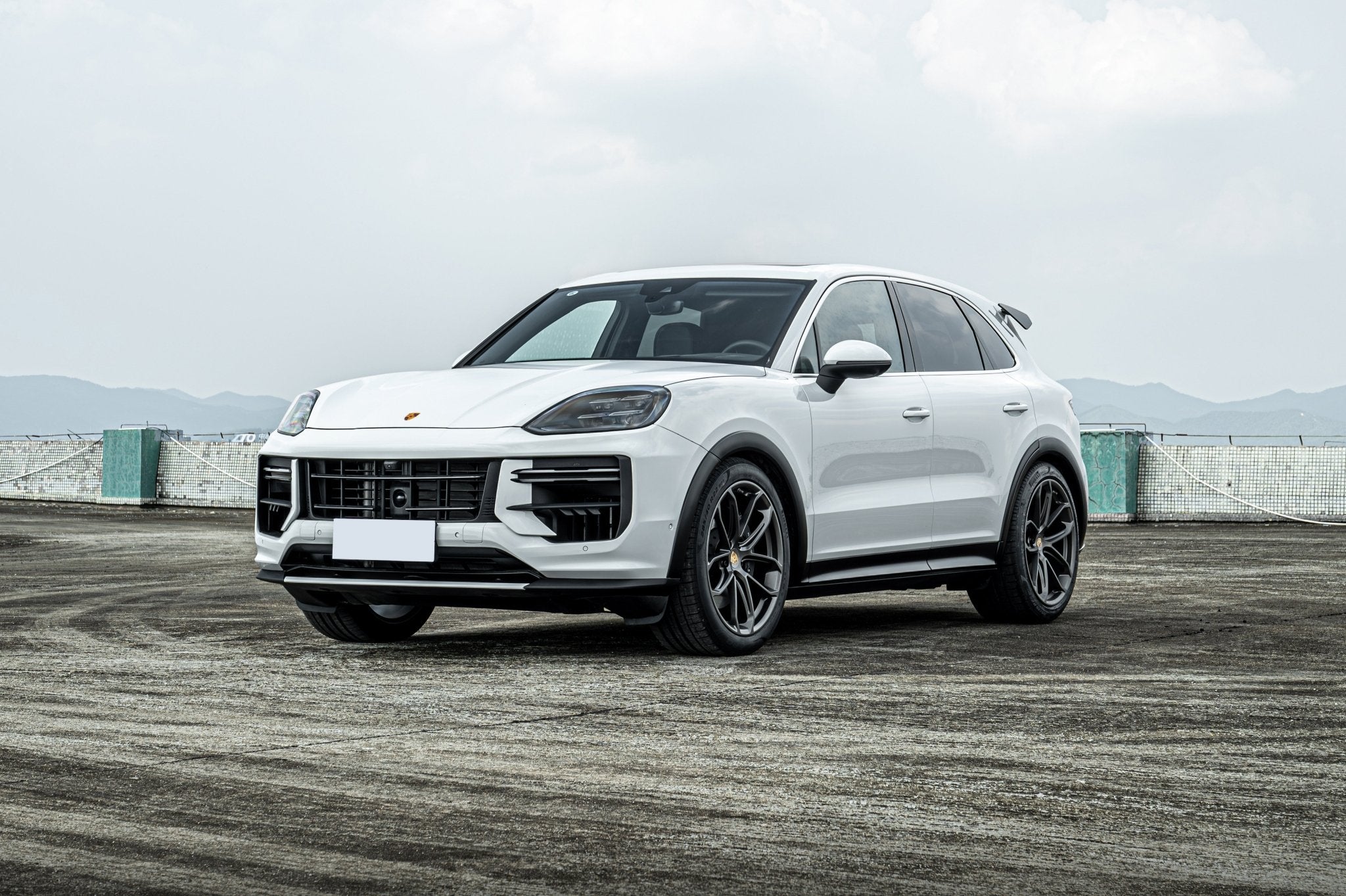 Porsche Cayenne 9Y0.2 (2024+) Turbo GT Body Kit – Plus DRL Package Aftermarket Carbon Fiber Part / Bodykit - Robot Bodykits