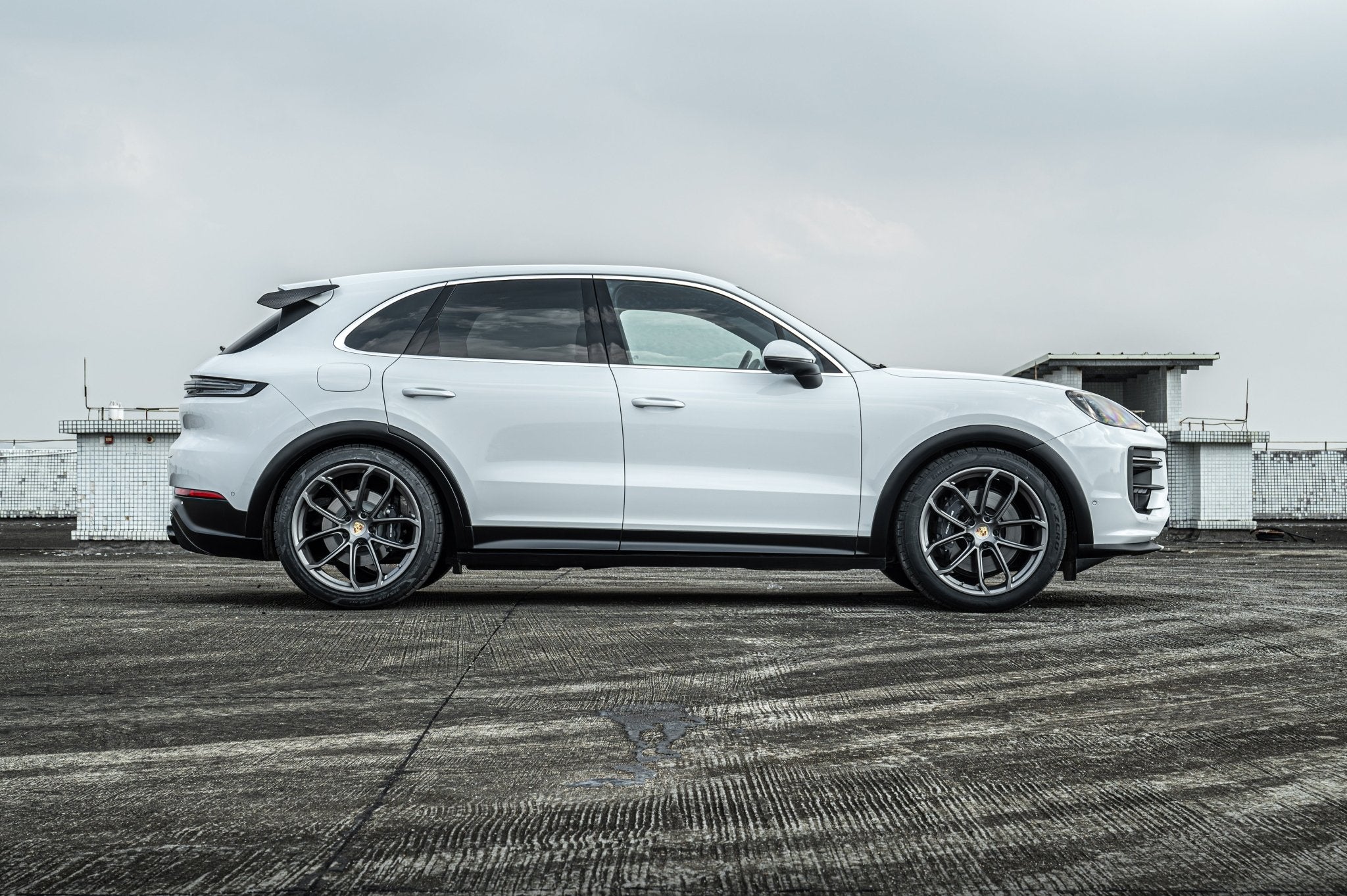 Porsche Cayenne 9Y0.2 (2024+) Turbo GT Body Kit – Plus DRL Package Aftermarket Carbon Fiber Part / Bodykit - Robot Bodykits