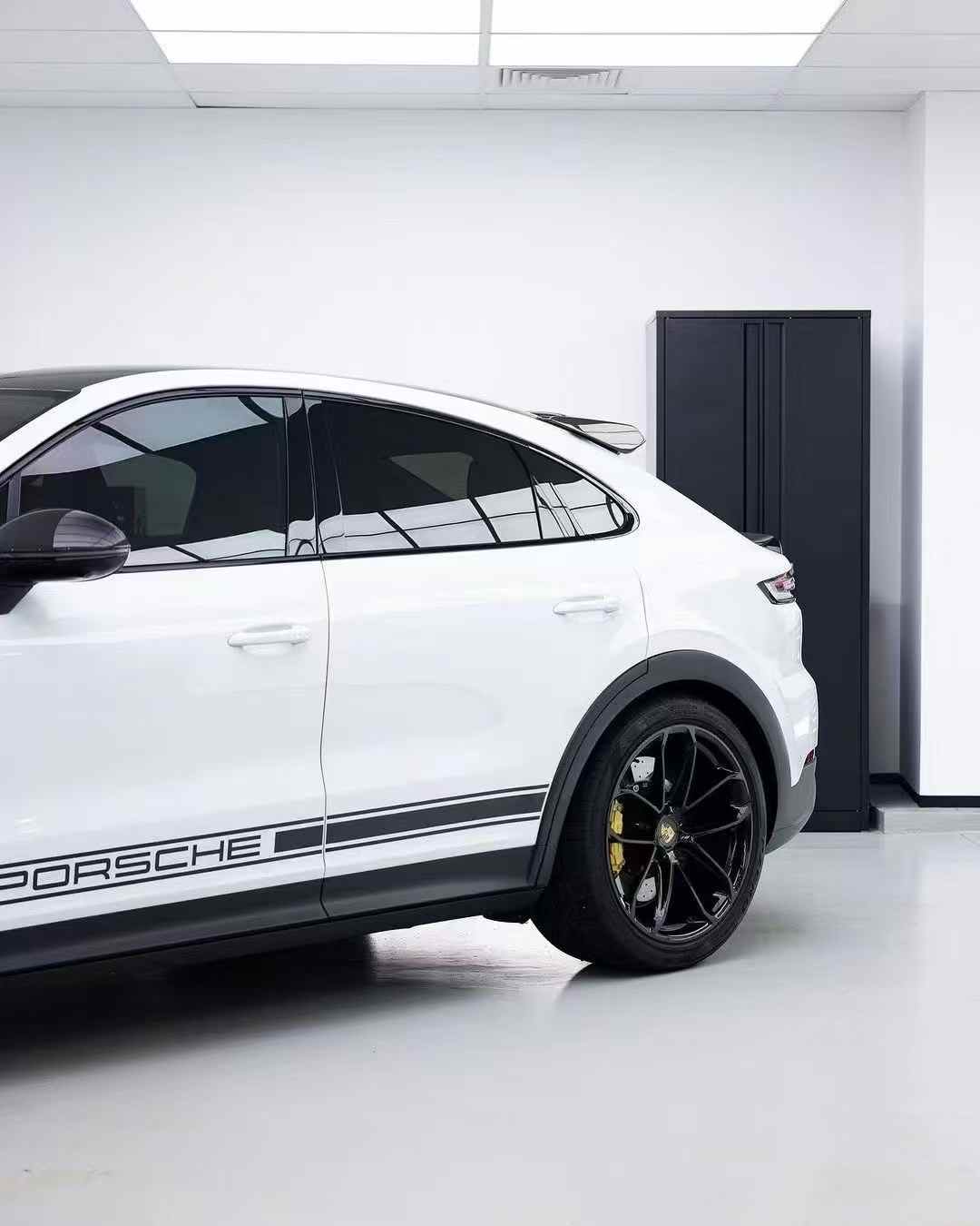 Porsche Cayenne 9Y0.2 (2024+) Turbo GT Body Kit – Plus DRL Package Aftermarket Carbon Fiber Part / Bodykit - Robot Bodykits