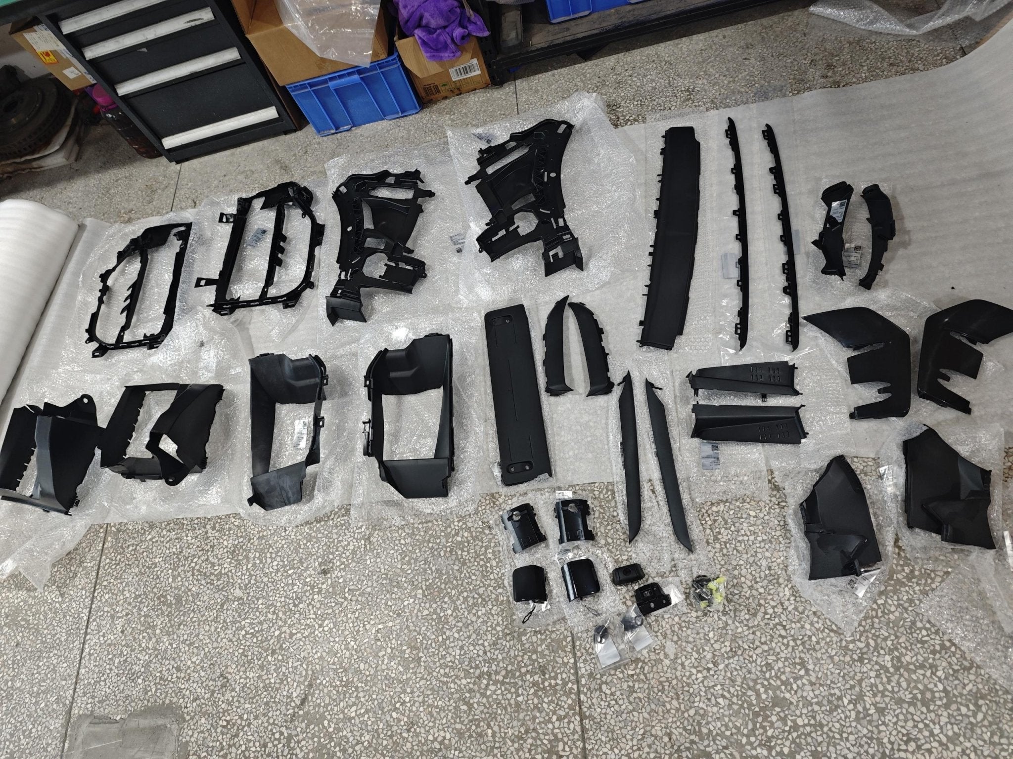 Porsche Cayenne 9Y0.2 (2024+) Turbo GT Body Kit – Plus DRL Package Aftermarket Carbon Fiber Part / Bodykit - Robot Bodykits