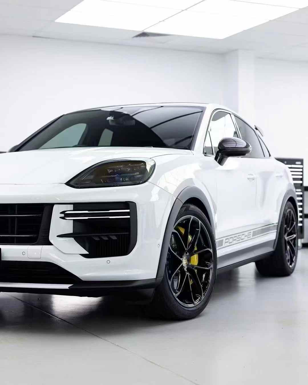Porsche Cayenne 9Y0.2 (2024+) Turbo GT Body Kit – Plus DRL Package Aftermarket Carbon Fiber Part / Bodykit - Robot Bodykits