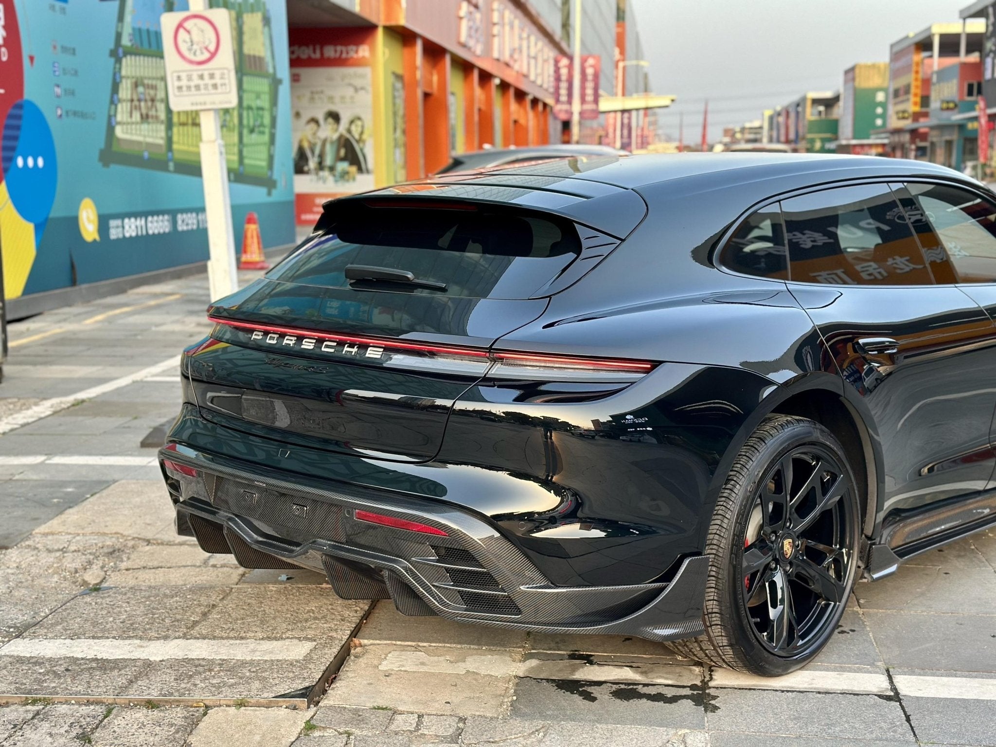 Porsche Taycan / Turismo Paktechz Full Dry Carbon Aerodynamics kit Aftermarket Carbon Fiber Part / Bodykit - Robot Bodykits