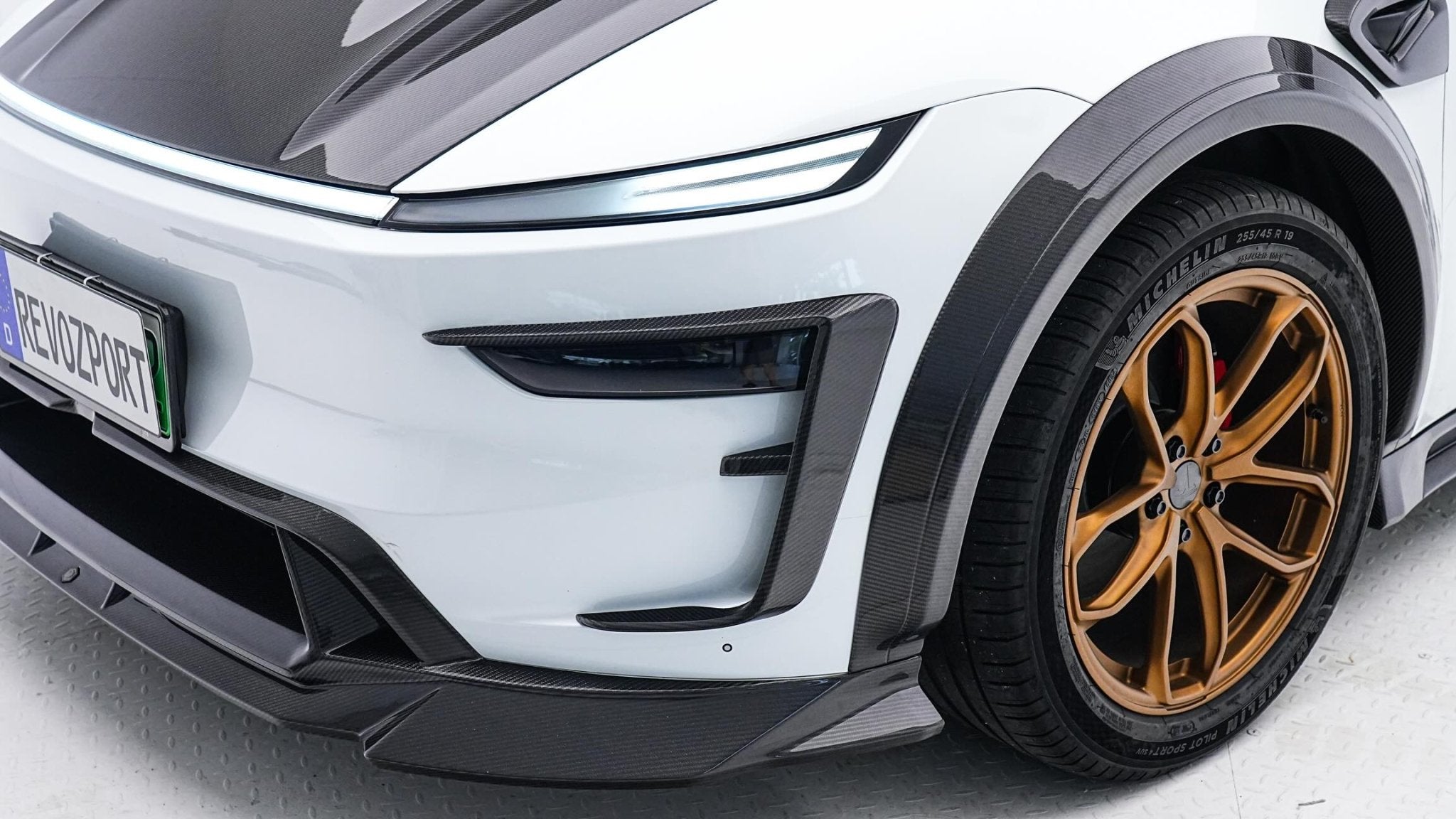 RevoZport Tesla Model Y Juniper 2024 (Gen 2) Full Carbon Wide Arch Body Kit Aftermarket Carbon Fiber Part / Bodykit - Robot Bodykits
