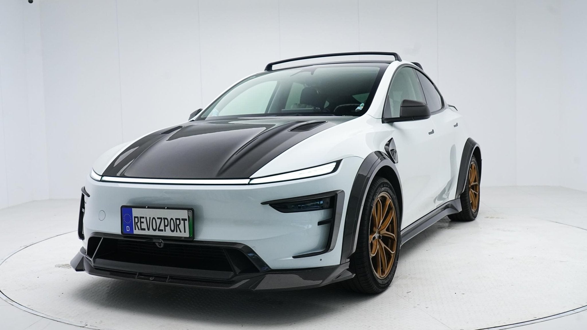 RevoZport Tesla Model Y Juniper 2024 (Gen 2) Full Carbon Wide Arch Body Kit Aftermarket Carbon Fiber Part / Bodykit - Robot Bodykits