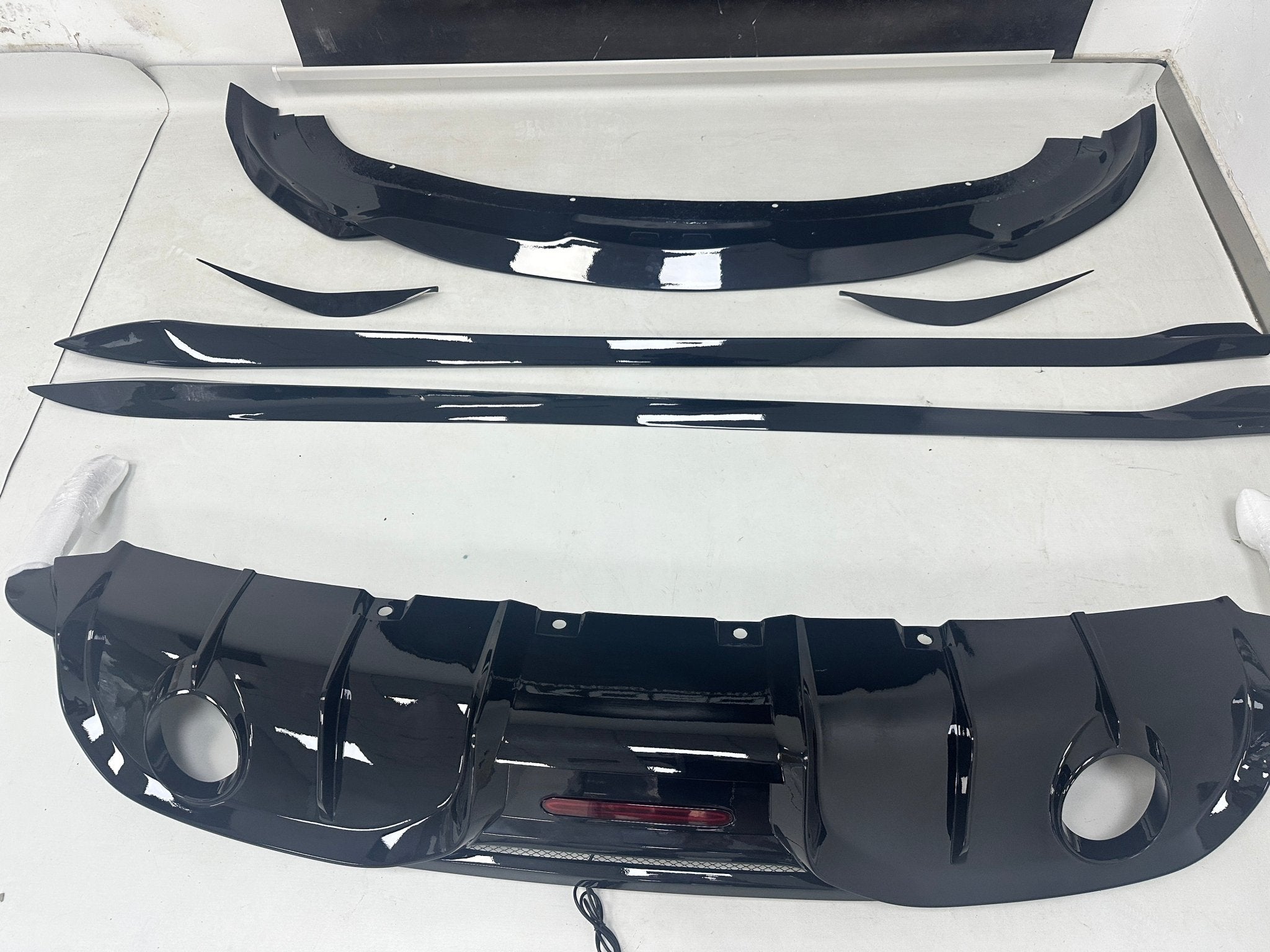 Robot Craftsman Alfa Romeo Giulia Lowline Bodykit (Hydrogai Series) - Base FRP kit Aftermarket Carbon Fiber Part / Bodykit - Robot Bodykits