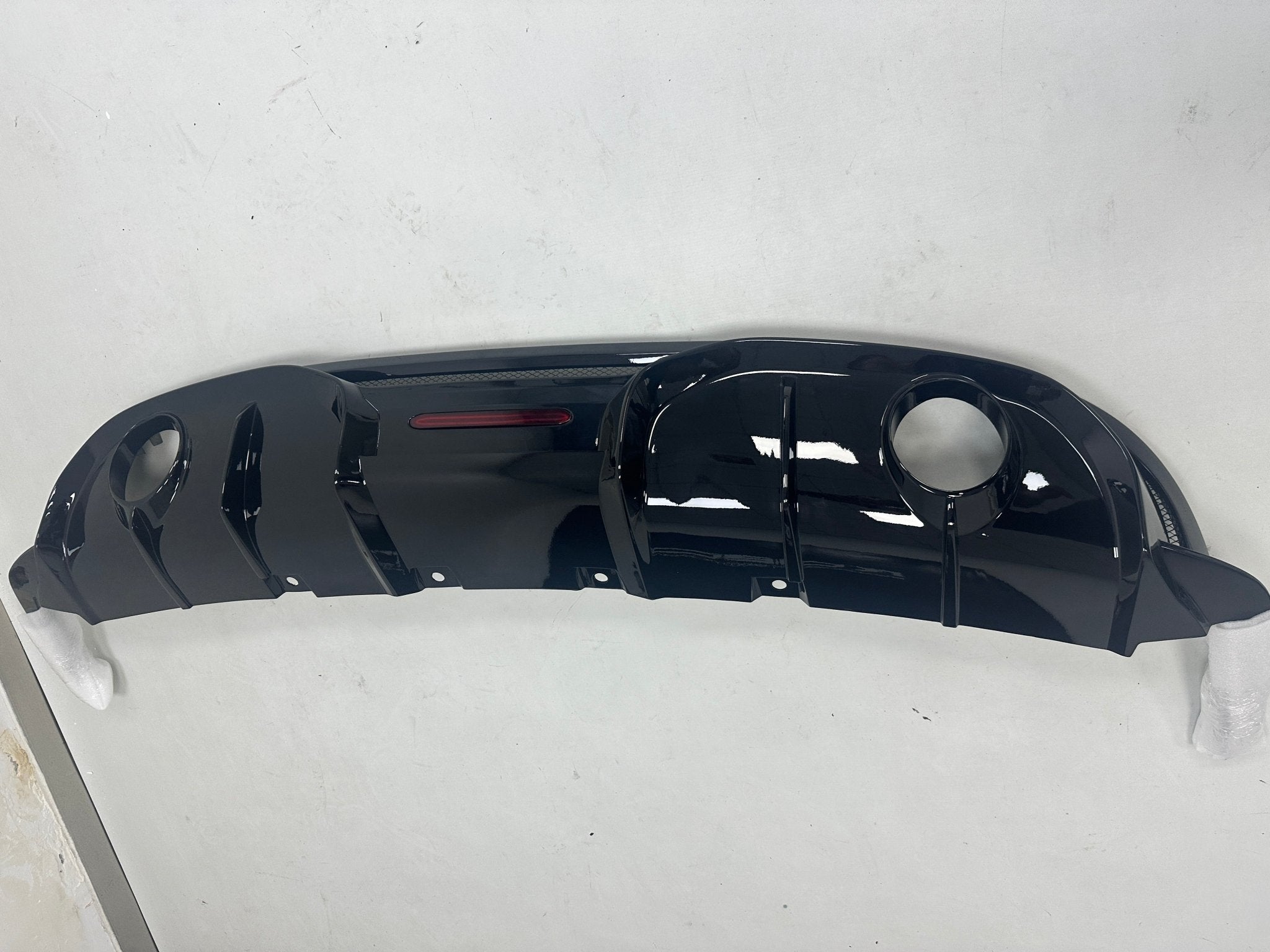 Robot Craftsman Alfa Romeo Giulia Lowline Bodykit (Hydrogai Series) - Base FRP kit Aftermarket Carbon Fiber Part / Bodykit - Robot Bodykits