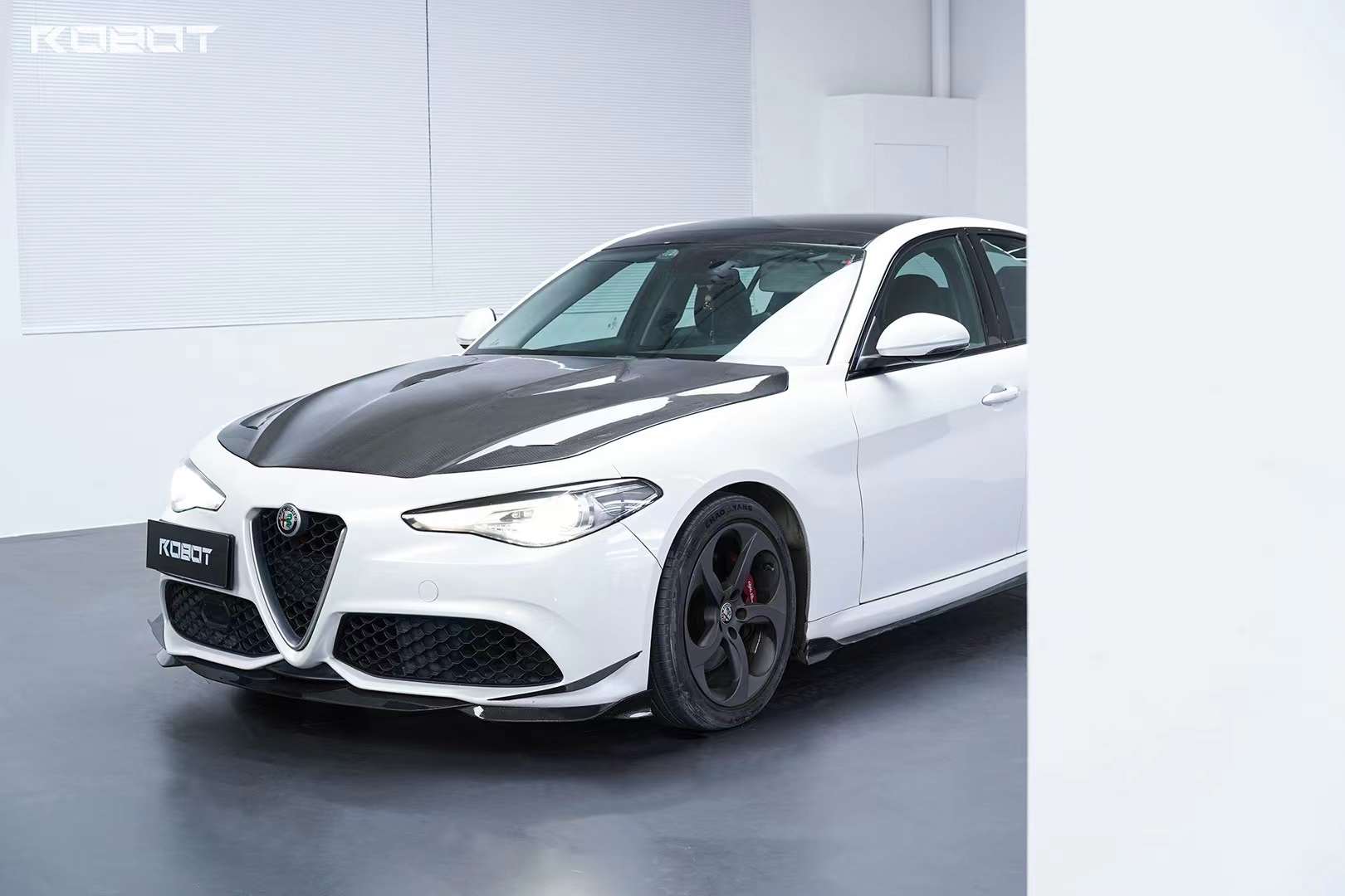 Robot Craftsman Alfa Romeo Giulia Lowline Bodykit (Hydrogai Series) - Base FRP kit Aftermarket Carbon Fiber Part / Bodykit - Robot Bodykits