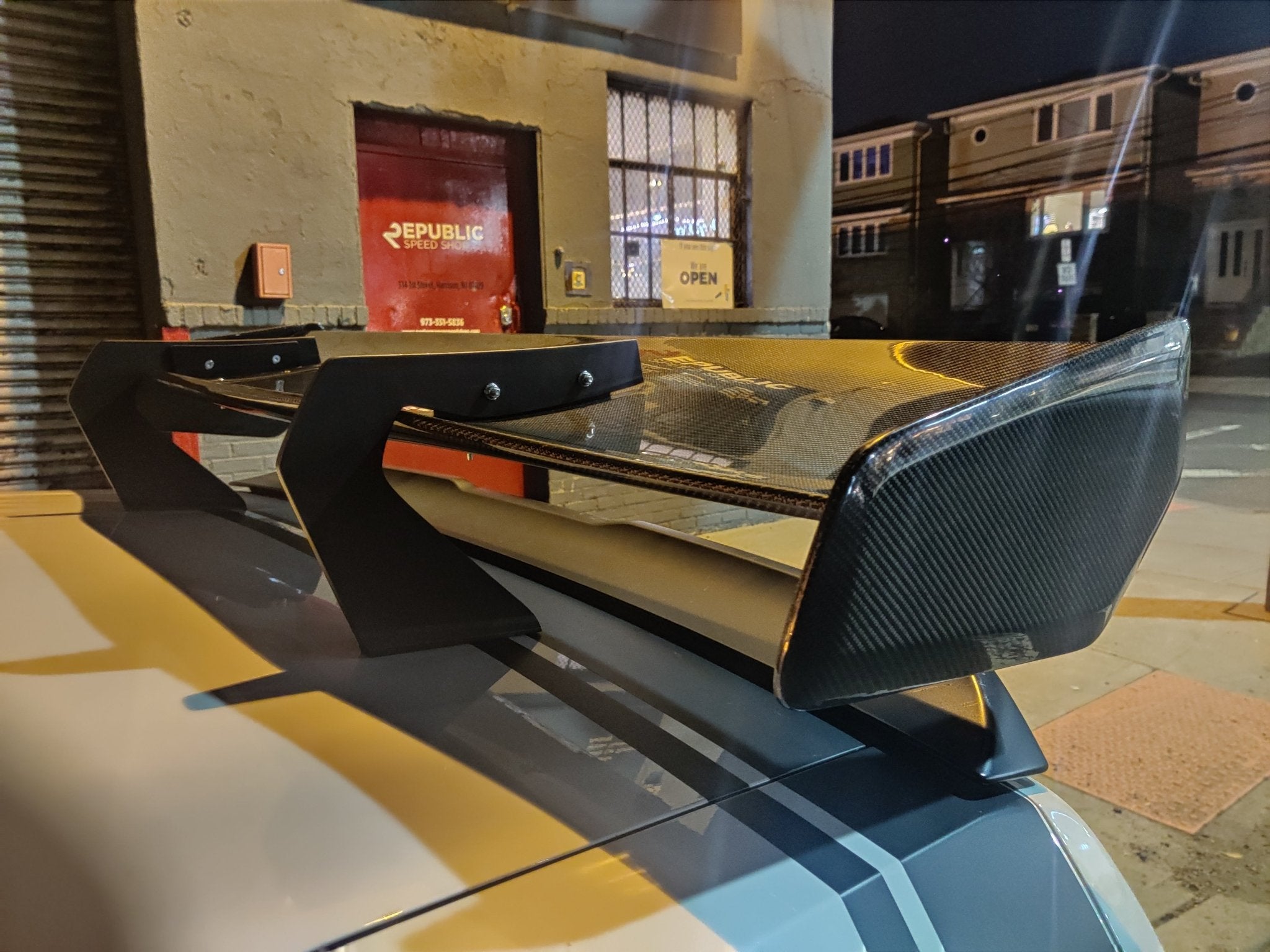 ROBOT CRAFTSMAN Carbon Fiber or FRP Swan Neck Hammer GT Wing For Dodge Challenger Scatpack RT Hellcat Aftermarket Carbon Fiber Part / Bodykit - Robot Bodykits