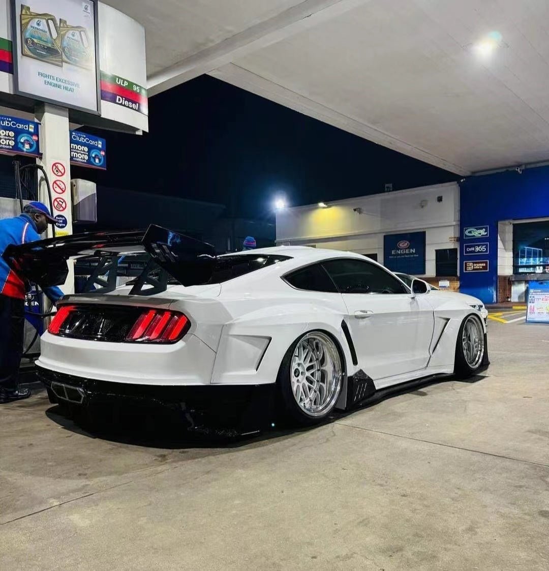 Robot Craftsman Ford Mustang Dawn Widebody Kit 2015-2023 Aftermarket Carbon Fiber Part / Bodykit - Robot Bodykits