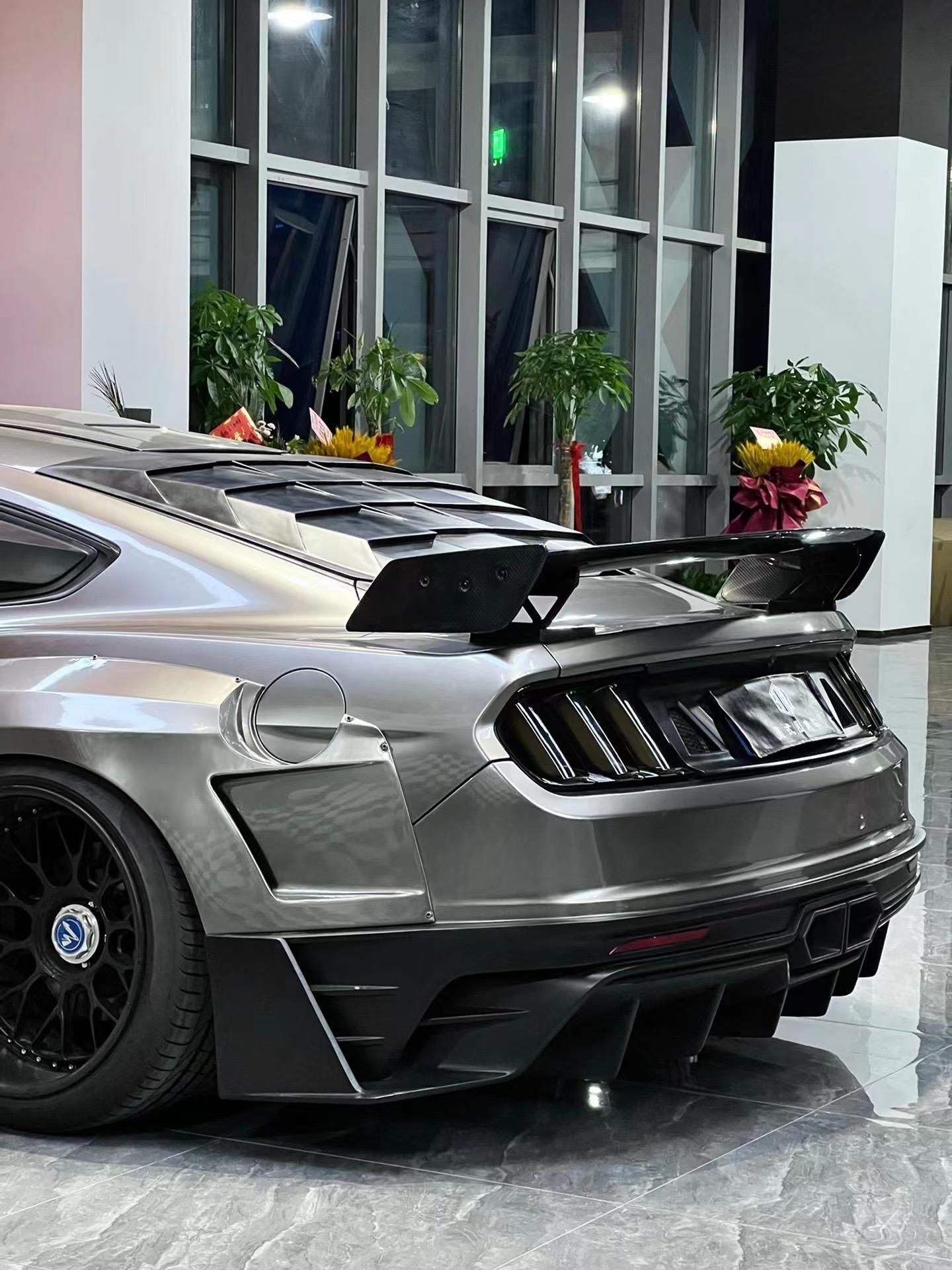 Robot Craftsman Ford Mustang Dusk Rear Window Covers Aftermarket Carbon Fiber Part / Bodykit - Robot Bodykits