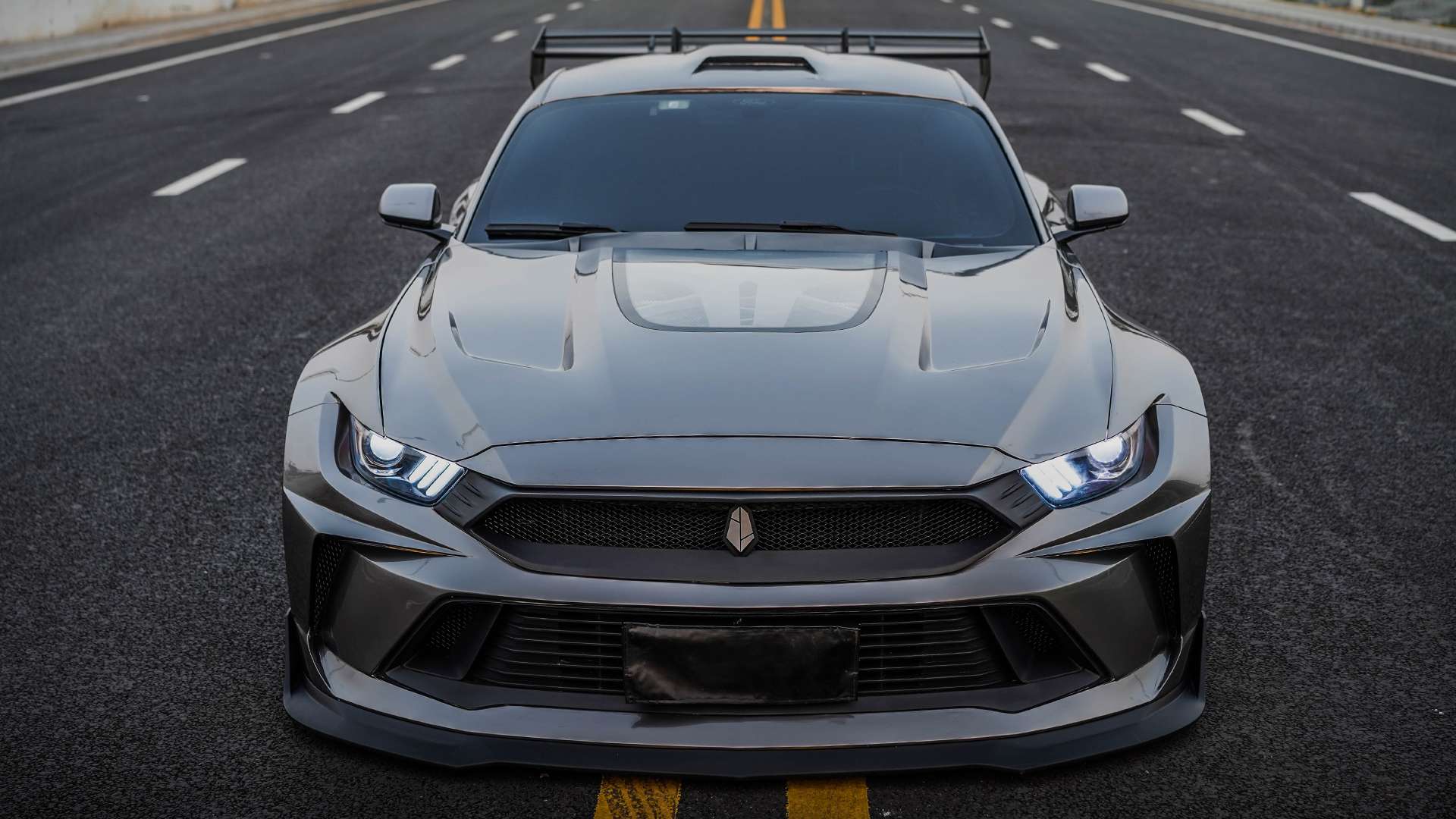 Robot Craftsman Ford Mustang Dusk Roof Cover Aftermarket Carbon Fiber Part / Bodykit - Robot Bodykits