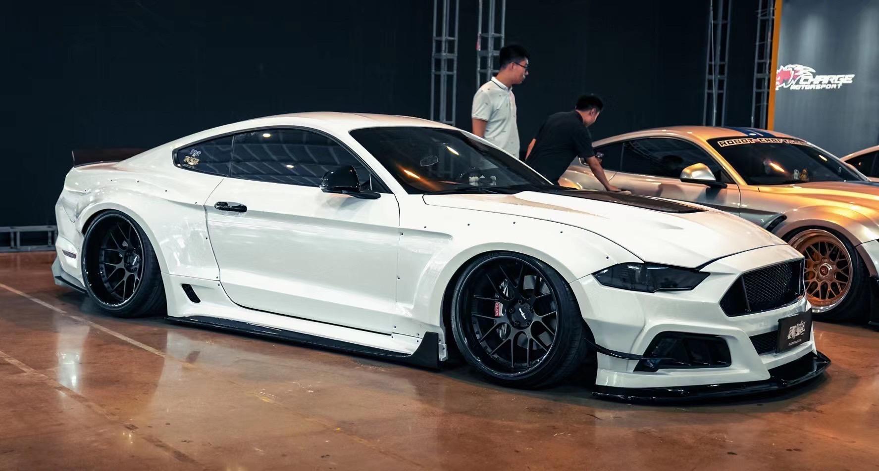 Robot Craftsman Ford Mustang V2 Fibre Glass Reinforced Plastic Complete Body Kit 2015 - 2023 Aftermarket Carbon Fiber Part / Bodykit - Robot Bodykits