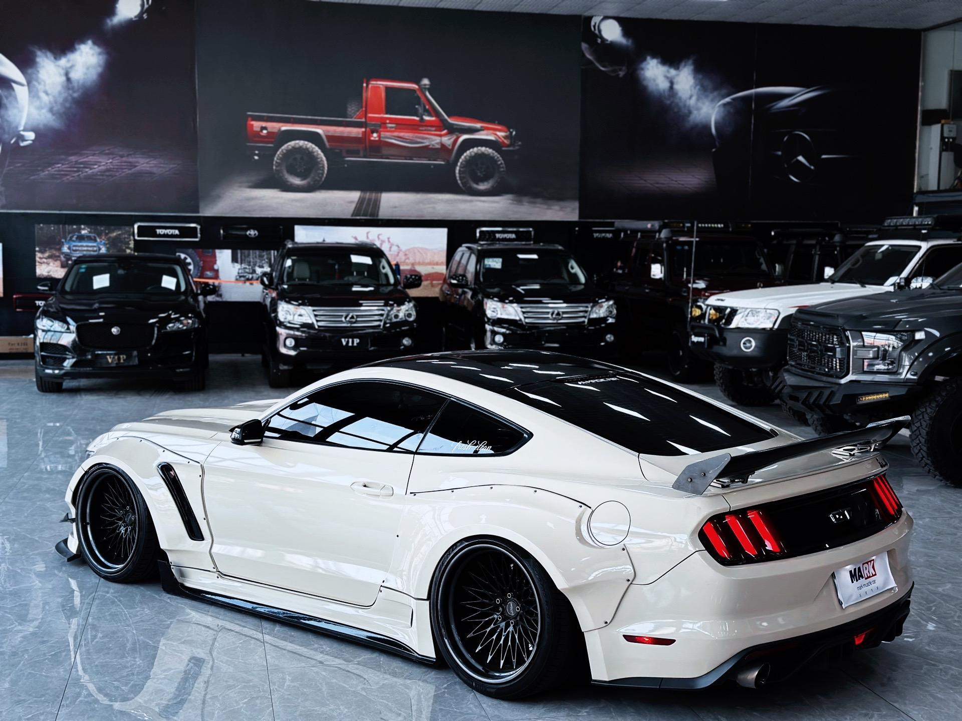 Robot Craftsman Ford Mustang V2 Fibre Glass Reinforced Plastic Complete Body Kit 2015 - 2023 Aftermarket Carbon Fiber Part / Bodykit - Robot Bodykits