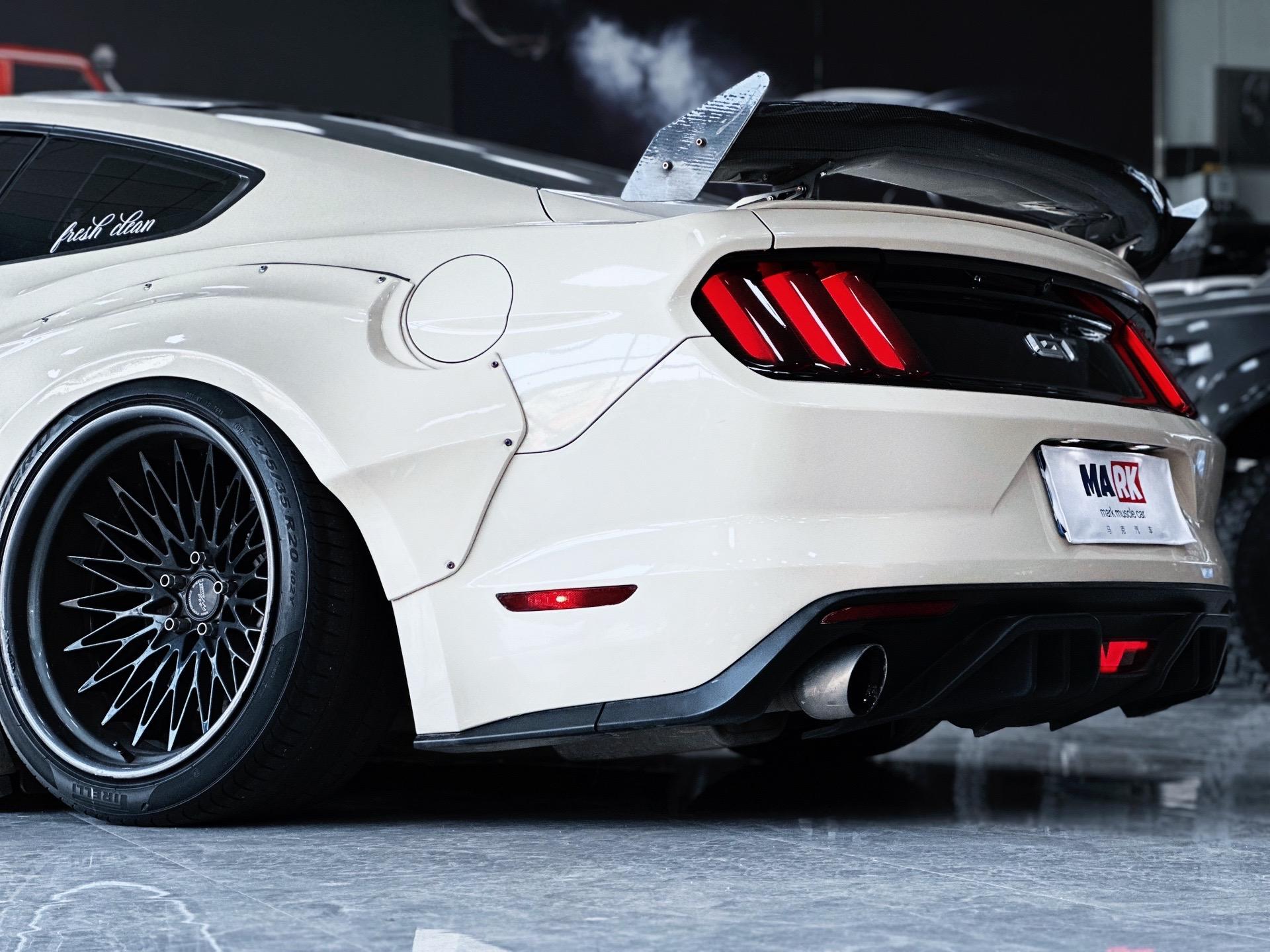 Robot Craftsman Ford Mustang V2 Fibre Glass Reinforced Plastic Complete Body Kit 2015-2023 Aftermarket Carbon Fiber Part / Bodykit - Robot Bodykits