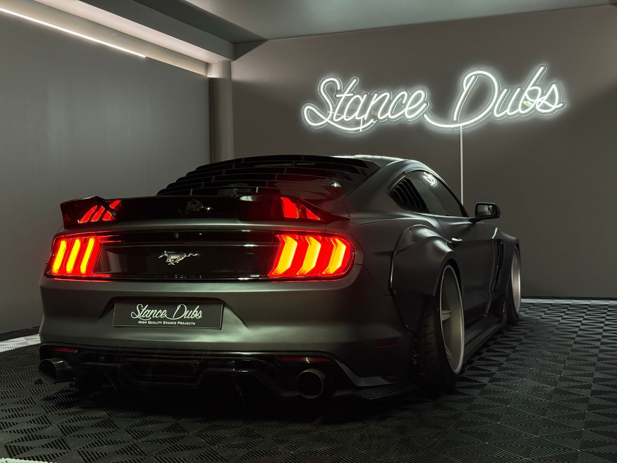 Robot Craftsman Ford Mustang V2 Rear Diffuser (S550.1) Aftermarket Carbon Fiber Part / Bodykit - Robot Bodykits