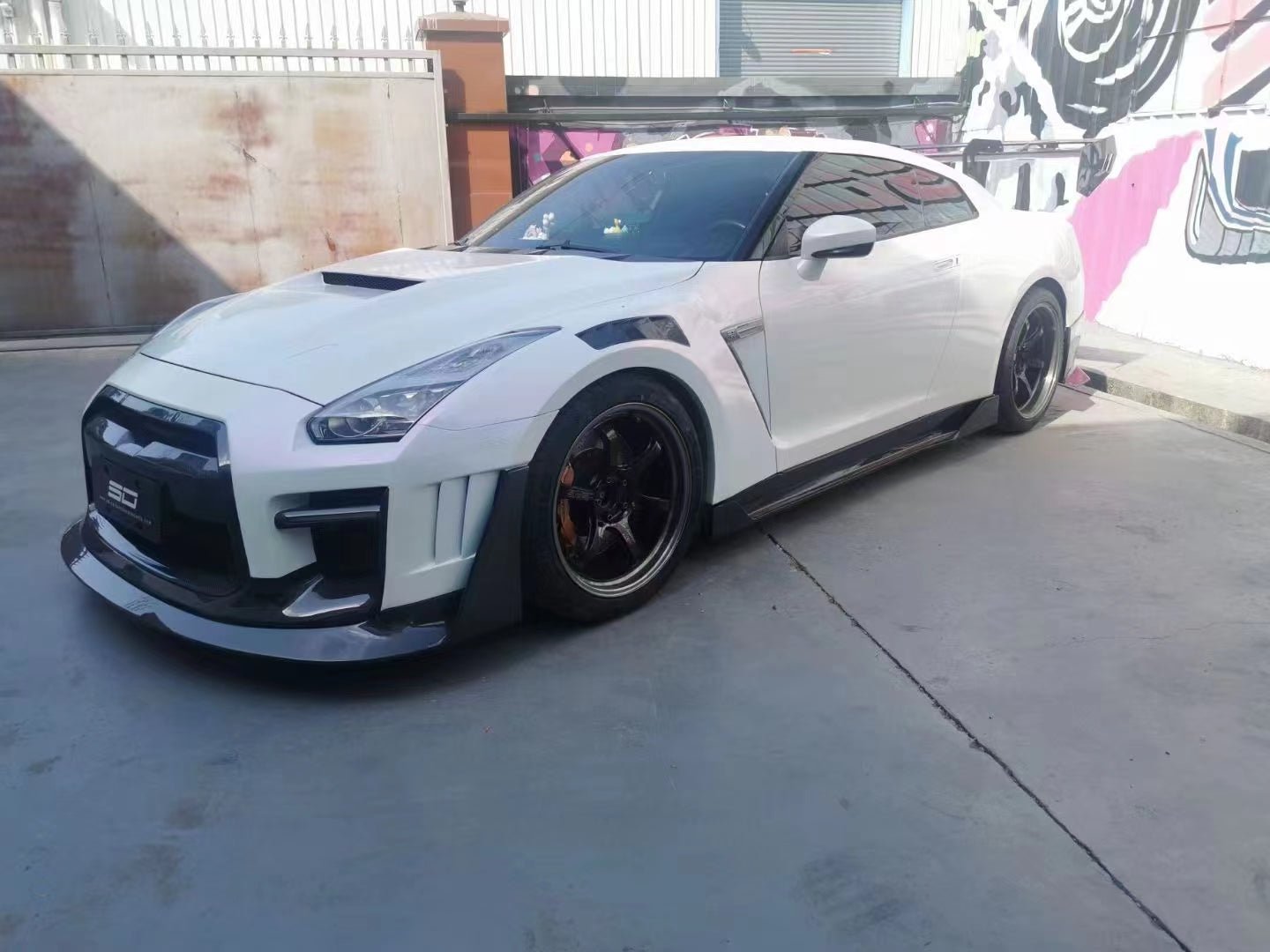 Robot Craftsman Nissan GTR Body Kit (R35) Fibre Glass Reinforced Plastic Complete Body Kit (FRP) Aftermarket Carbon Fiber Part / Bodykit - Robot Bodykits