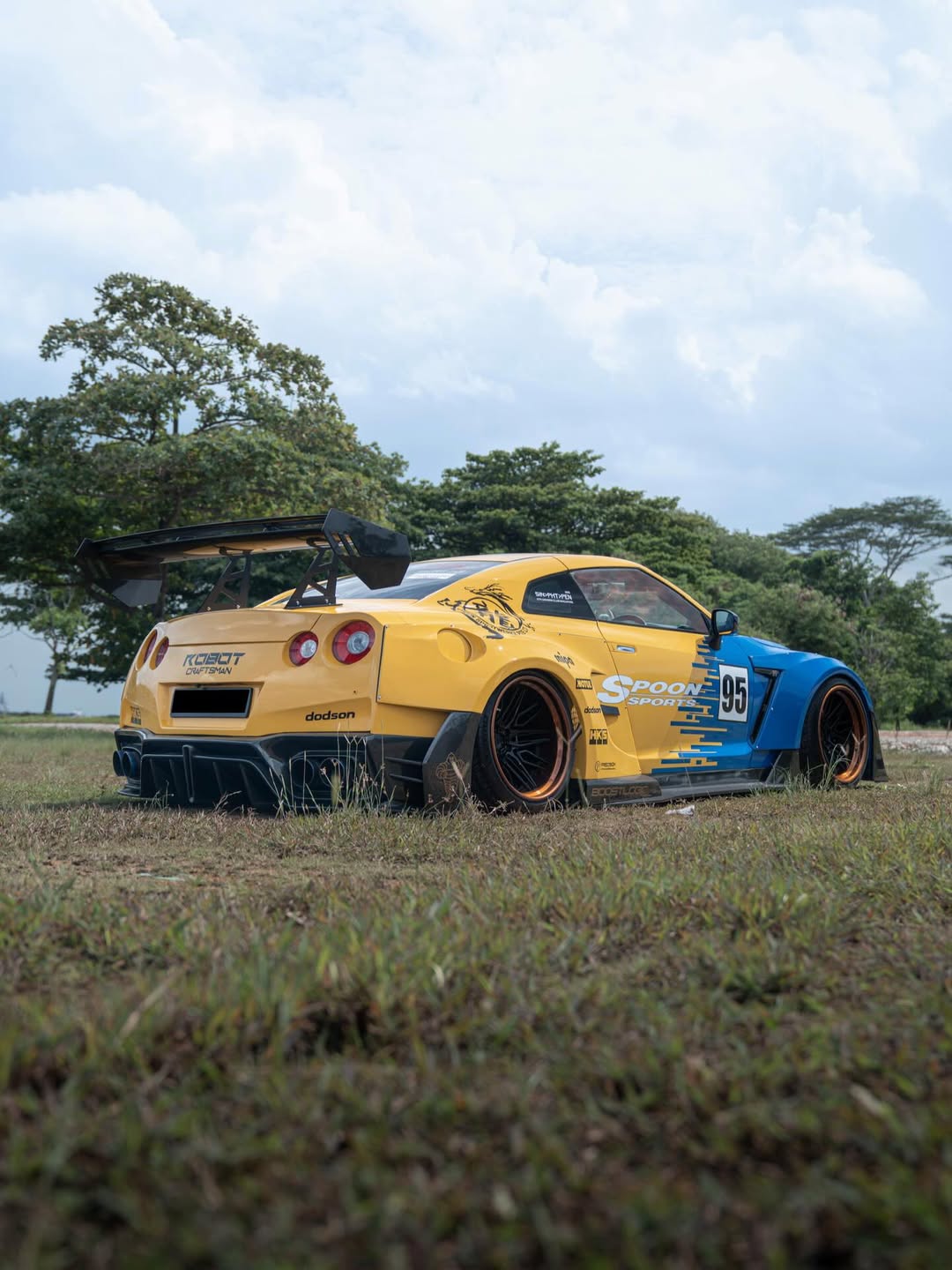 Robot Craftsman Nissan GTR Body Kit R35 WIDEBODY Fibre Glass Reinforced Plastic Complete Body Kit (FRP) Aftermarket Carbon Fiber Part / Bodykit - Robot Bodykits