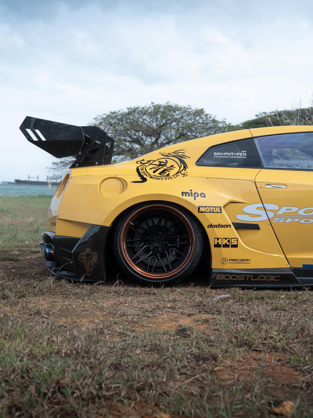 Robot Craftsman Nissan GTR Body Kit R35 WIDEBODY Fibre Glass Reinforced Plastic Complete Body Kit (FRP) Aftermarket Carbon Fiber Part / Bodykit - Robot Bodykits