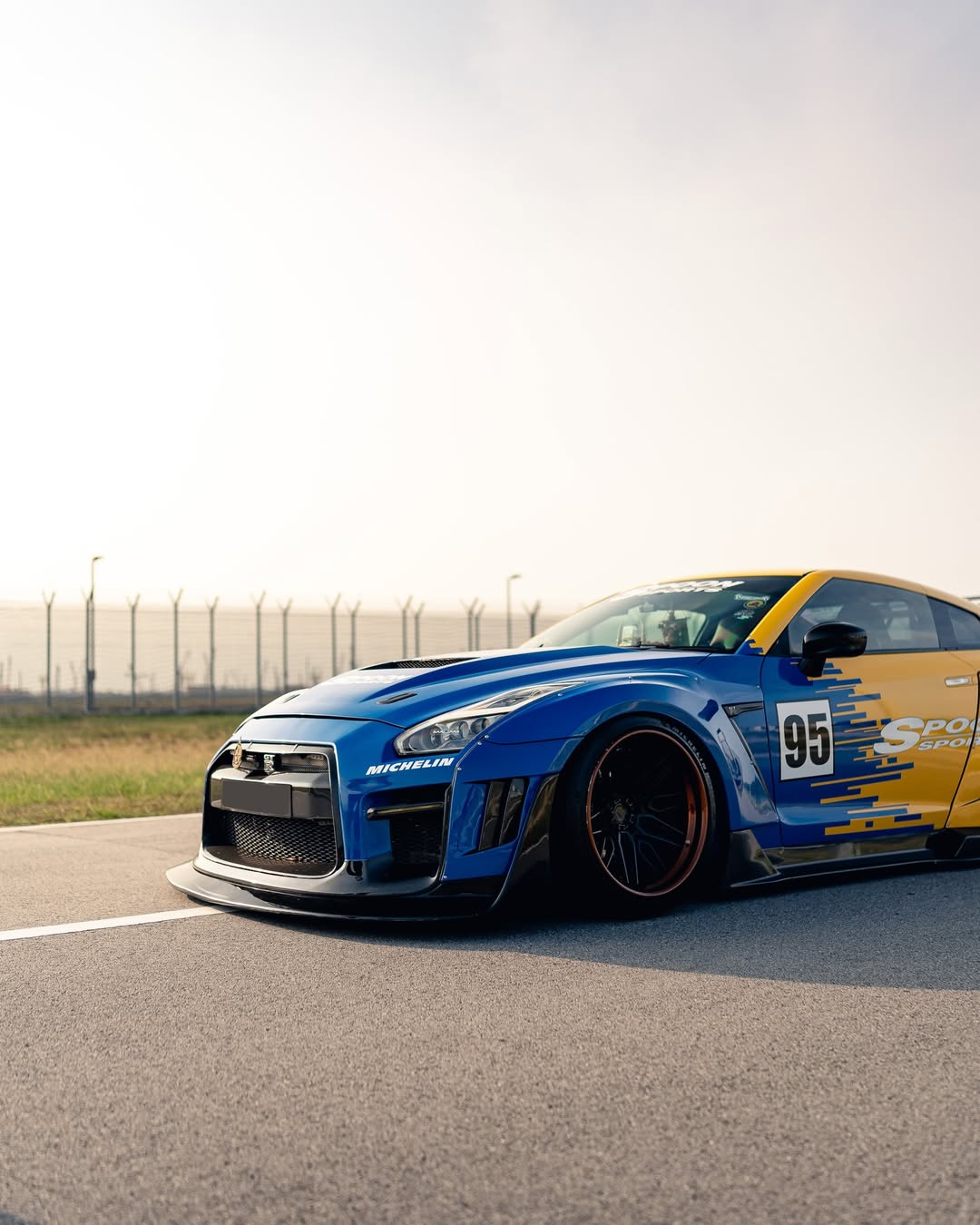 Robot Craftsman Nissan GTR Body Kit R35 WIDEBODY Fibre Glass Reinforced Plastic Complete Body Kit (FRP) Aftermarket Carbon Fiber Part / Bodykit - Robot Bodykits