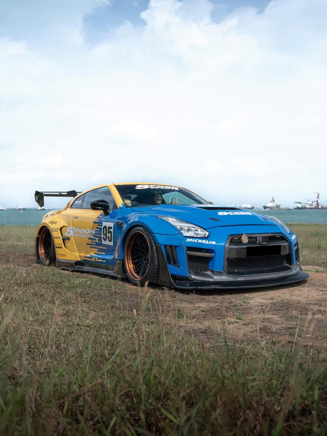 Robot Craftsman Nissan GTR Body Kit R35 WIDEBODY Fibre Glass Reinforced Plastic Complete Body Kit (FRP) Aftermarket Carbon Fiber Part / Bodykit - Robot Bodykits