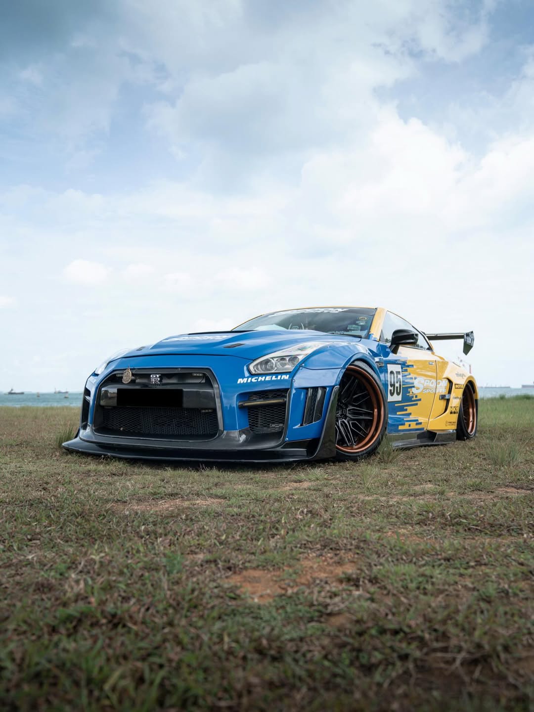 Robot Craftsman Nissan GTR Body Kit R35 WIDEBODY Fibre Glass Reinforced Plastic Complete Body Kit (FRP) Aftermarket Carbon Fiber Part / Bodykit - Robot Bodykits