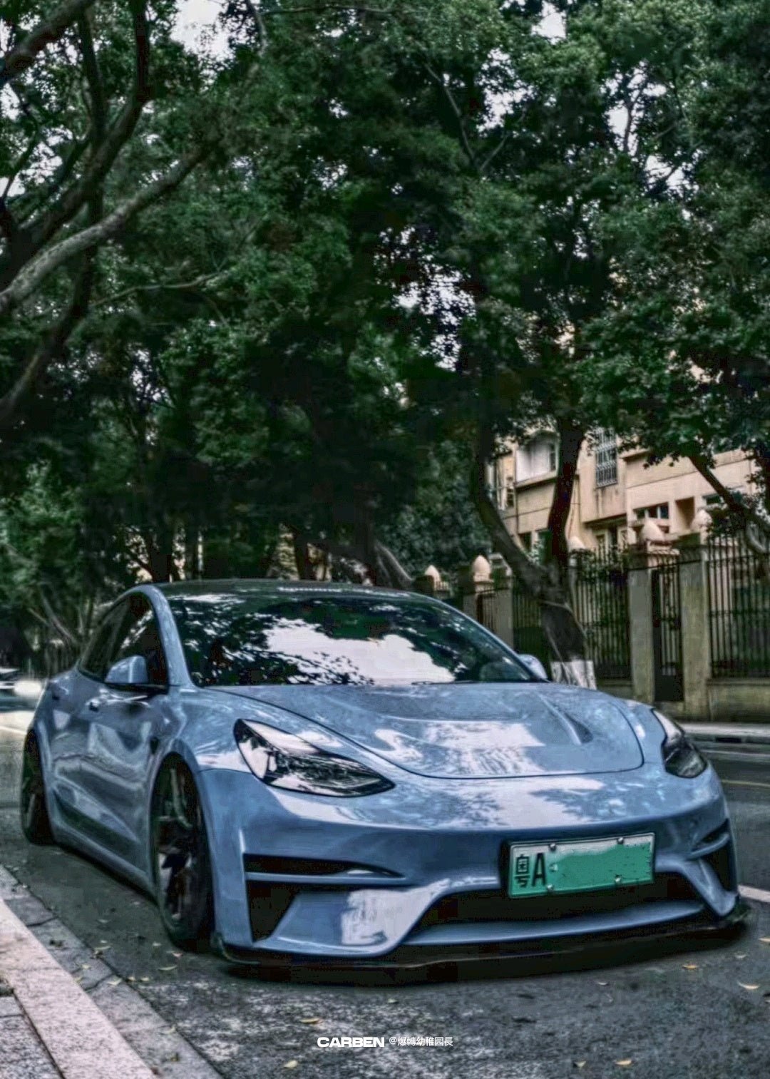 Robot Craftsman Tesla Model 3 