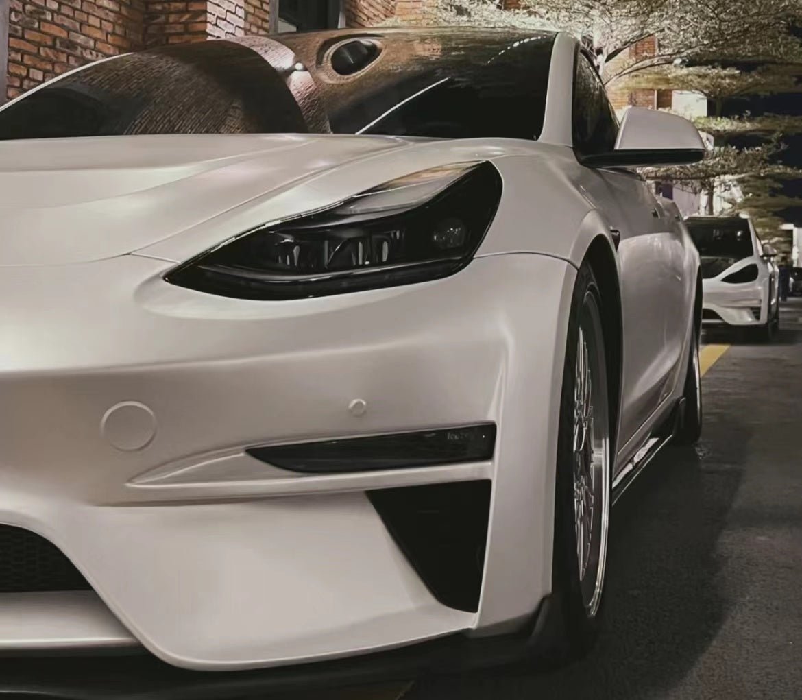 Robot Craftsman Tesla Model 3 