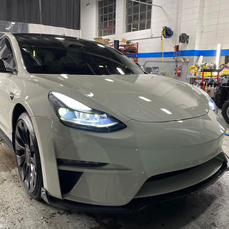 Robot Craftsman Tesla Model 3 