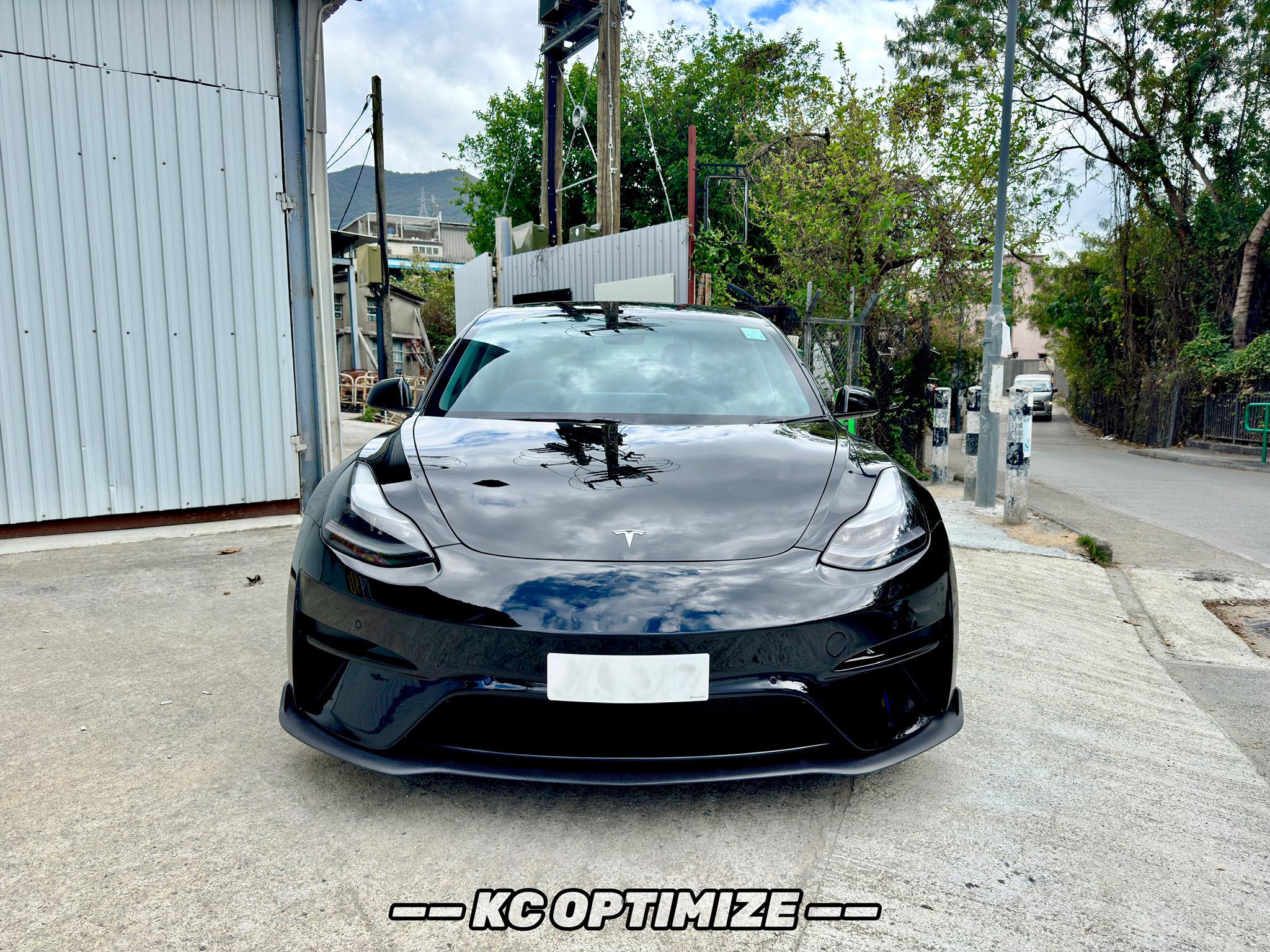 Robot Craftsman Tesla Model 3 