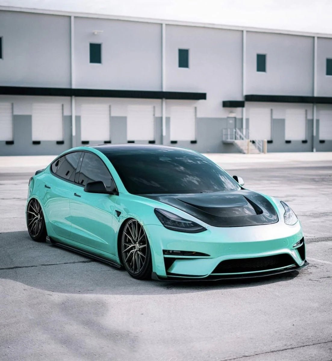 Robot Craftsman Tesla Model 3 