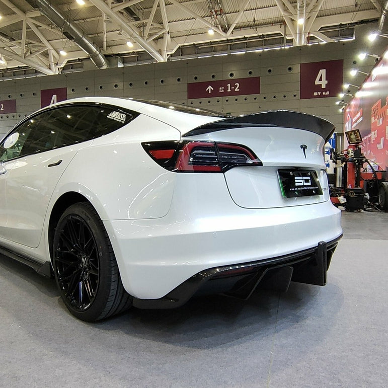 Robot Craftsman Tesla Model 3 