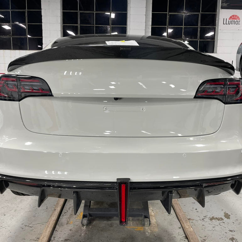 Robot Craftsman Tesla Model 3 