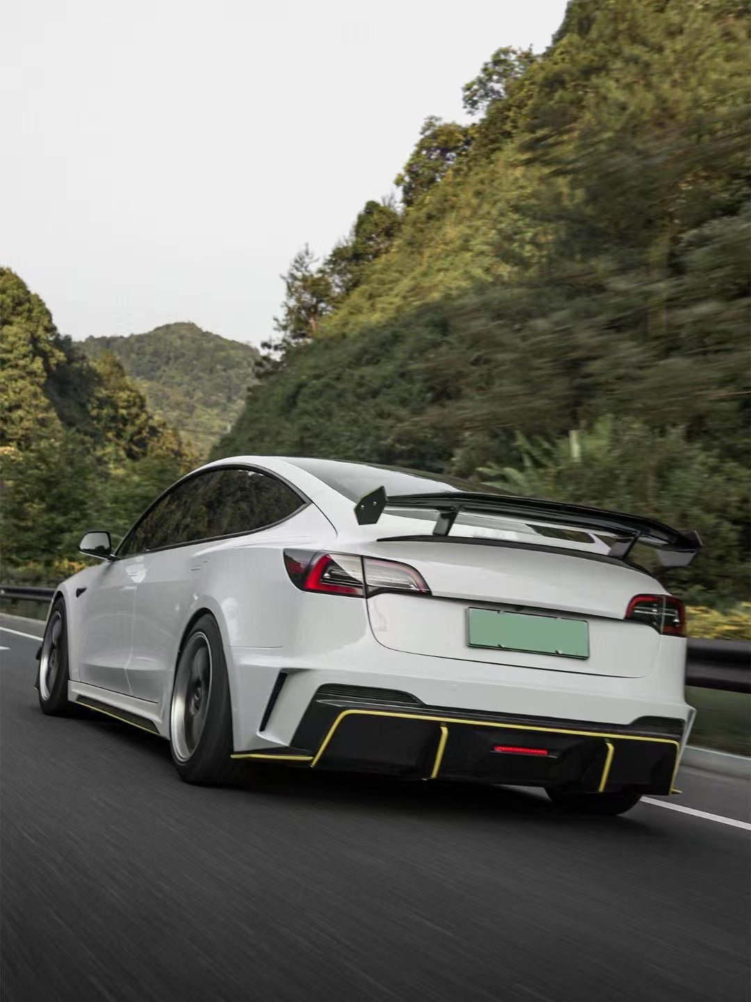 Robot Craftsman Tesla Model 3 “HACKER” Rear Bumper & Diffuser (2017–2023 pre-facelift) Aftermarket Carbon Fiber Part / Bodykit - Robot Bodykits