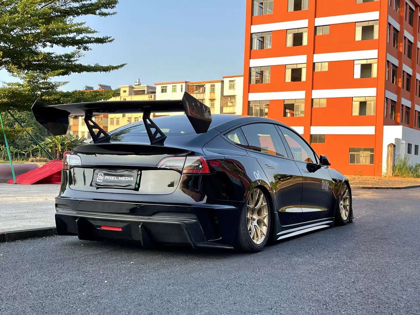 Robot Craftsman Tesla Model 3 “HACKER” Rear Bumper & Diffuser (2017–2023 pre-facelift) Aftermarket Carbon Fiber Part / Bodykit - Robot Bodykits