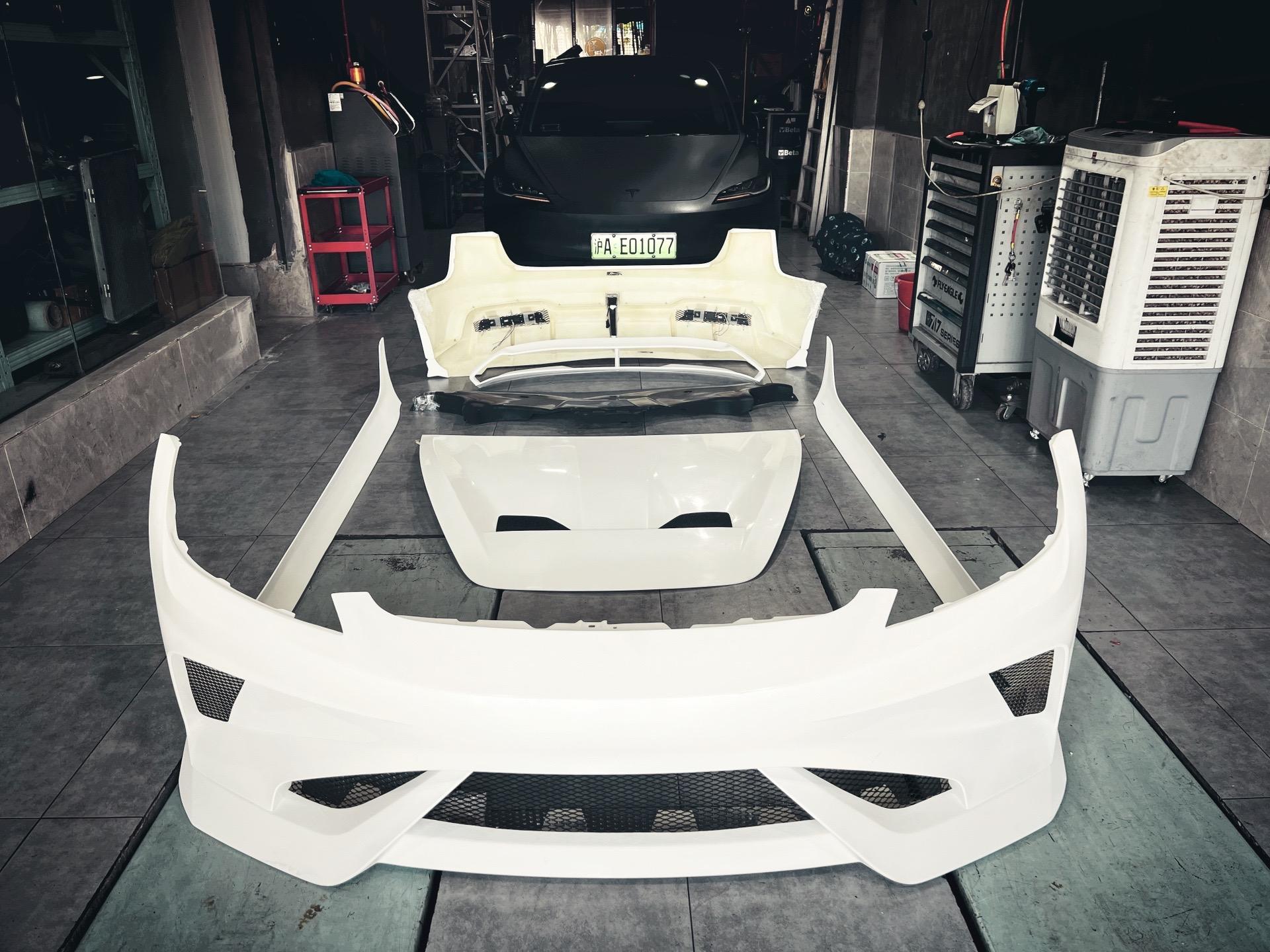 Robot Craftsman Tesla Model 3 Highland 