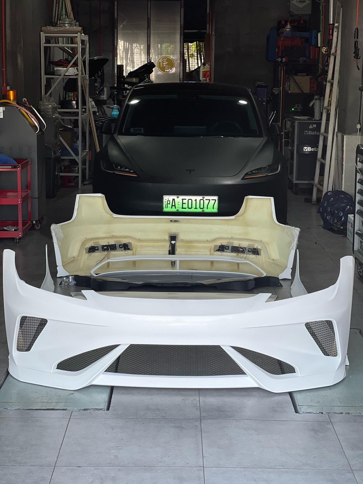 Robot Craftsman Tesla Model 3 Highland 