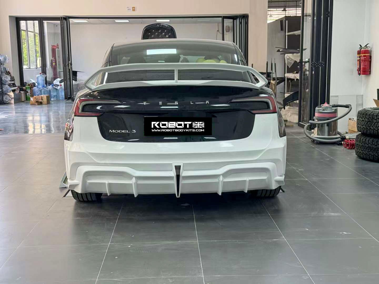 Robot Craftsman Tesla Model 3 Highland 