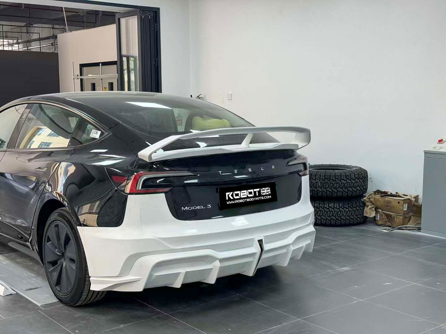 Robot Craftsman Tesla Model 3 Highland 
