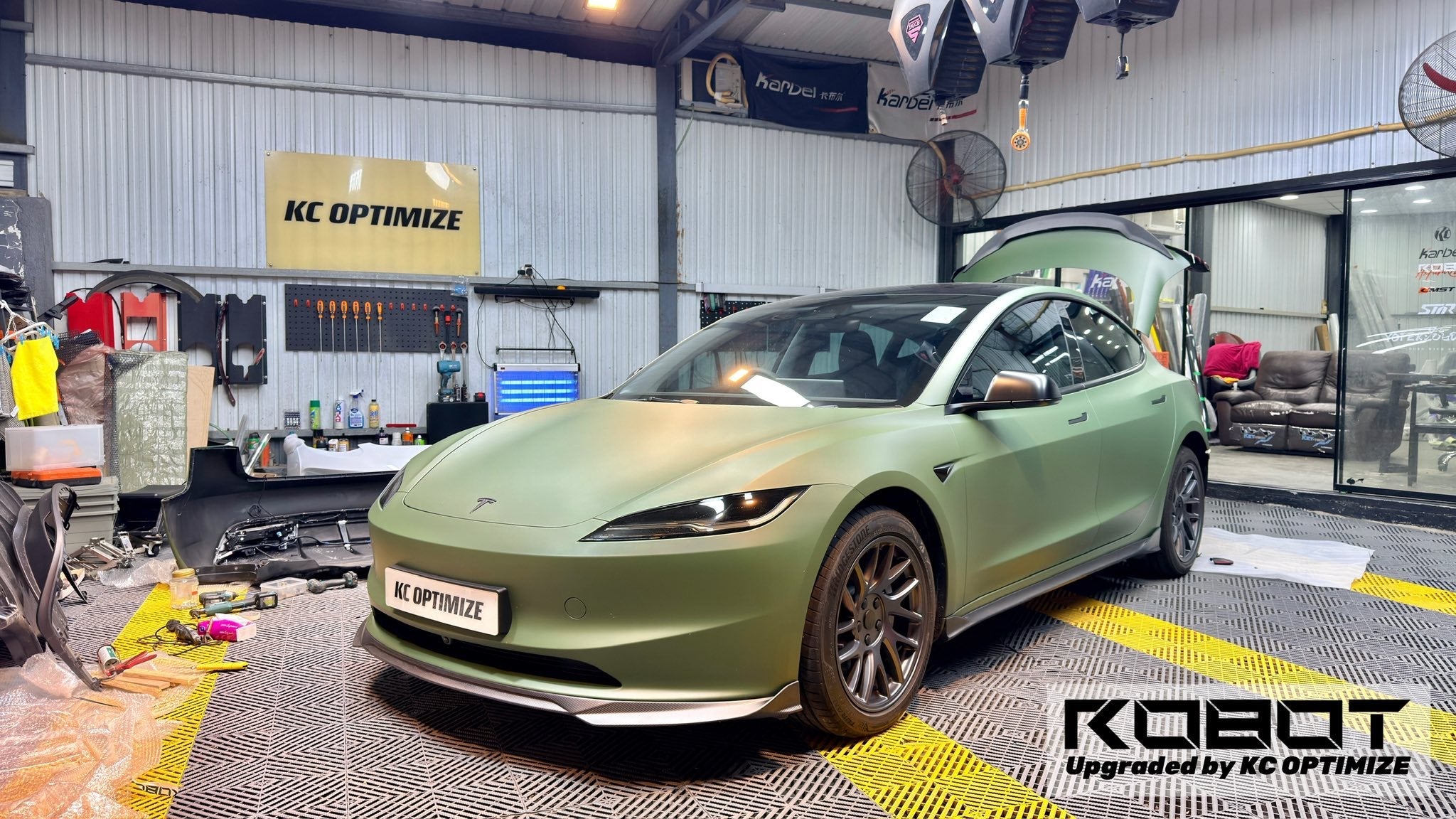 Robot Craftsman Tesla Model 3 Highland Lowline Bodykit (Hydrogai Series) SR & LR Aftermarket Carbon Fiber Part / Bodykit - Robot Bodykits