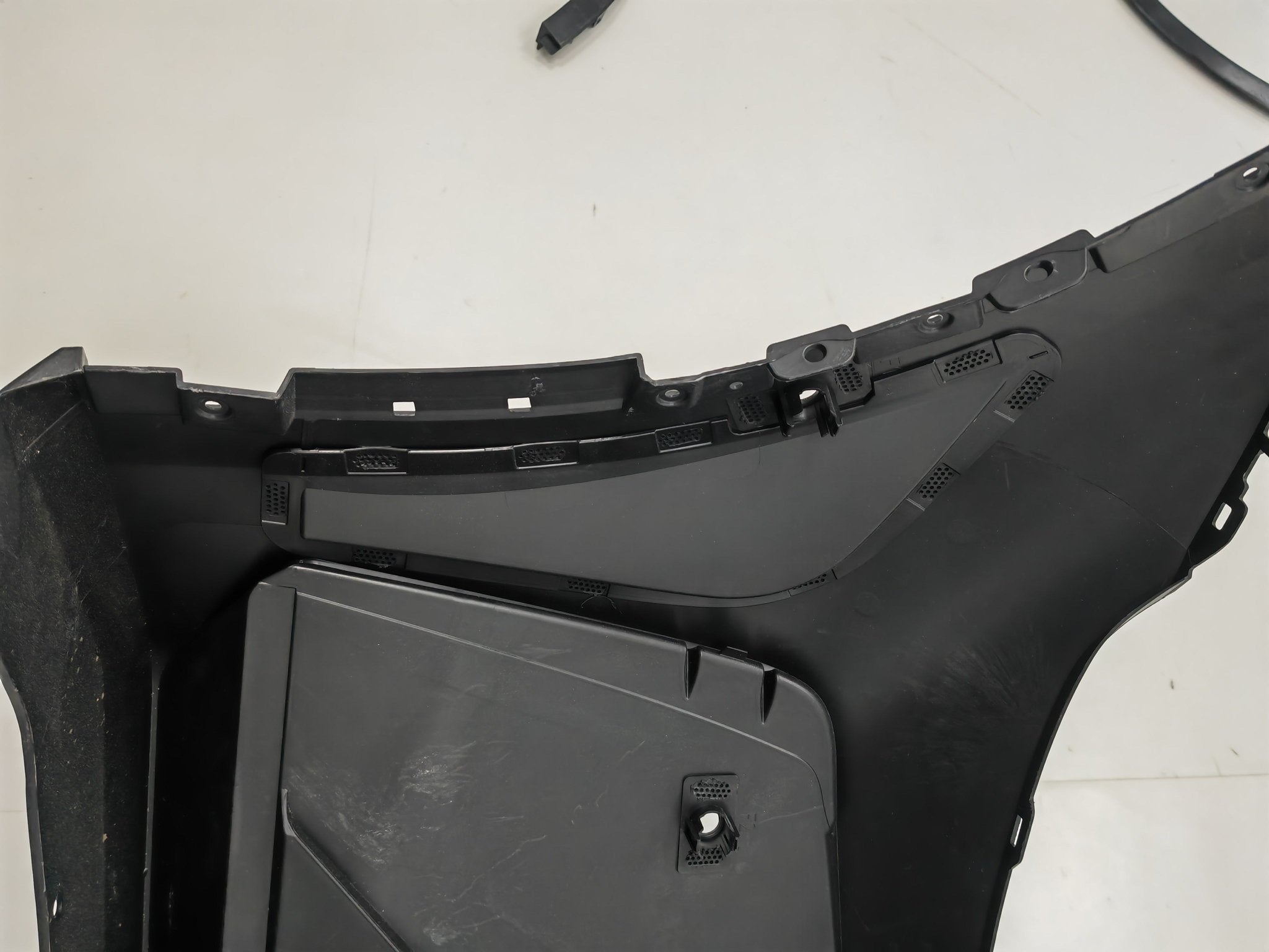 Robot Craftsman Tesla Model Y Starship Polypropylene Front Bumper Aftermarket Carbon Fiber Part / Bodykit - Robot Bodykits