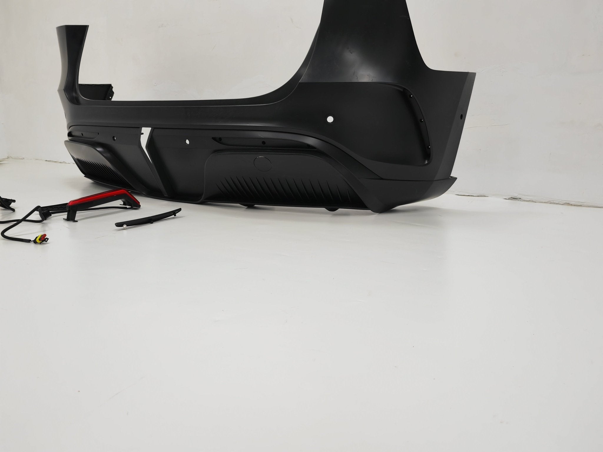 Robot Craftsman Tesla Model Y Starship Polypropylene Rear Bumper & Diffuser Aftermarket Carbon Fiber Part / Bodykit - Robot Bodykits